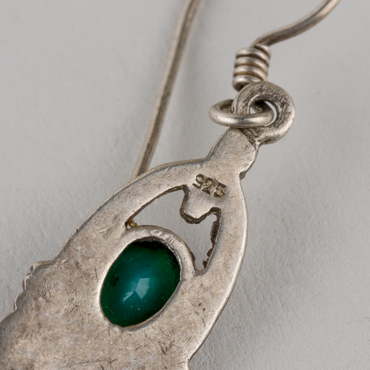 Silberohrring 925er Silber 1,5g Grüner Stein und Verzierungen 2,8 cm2