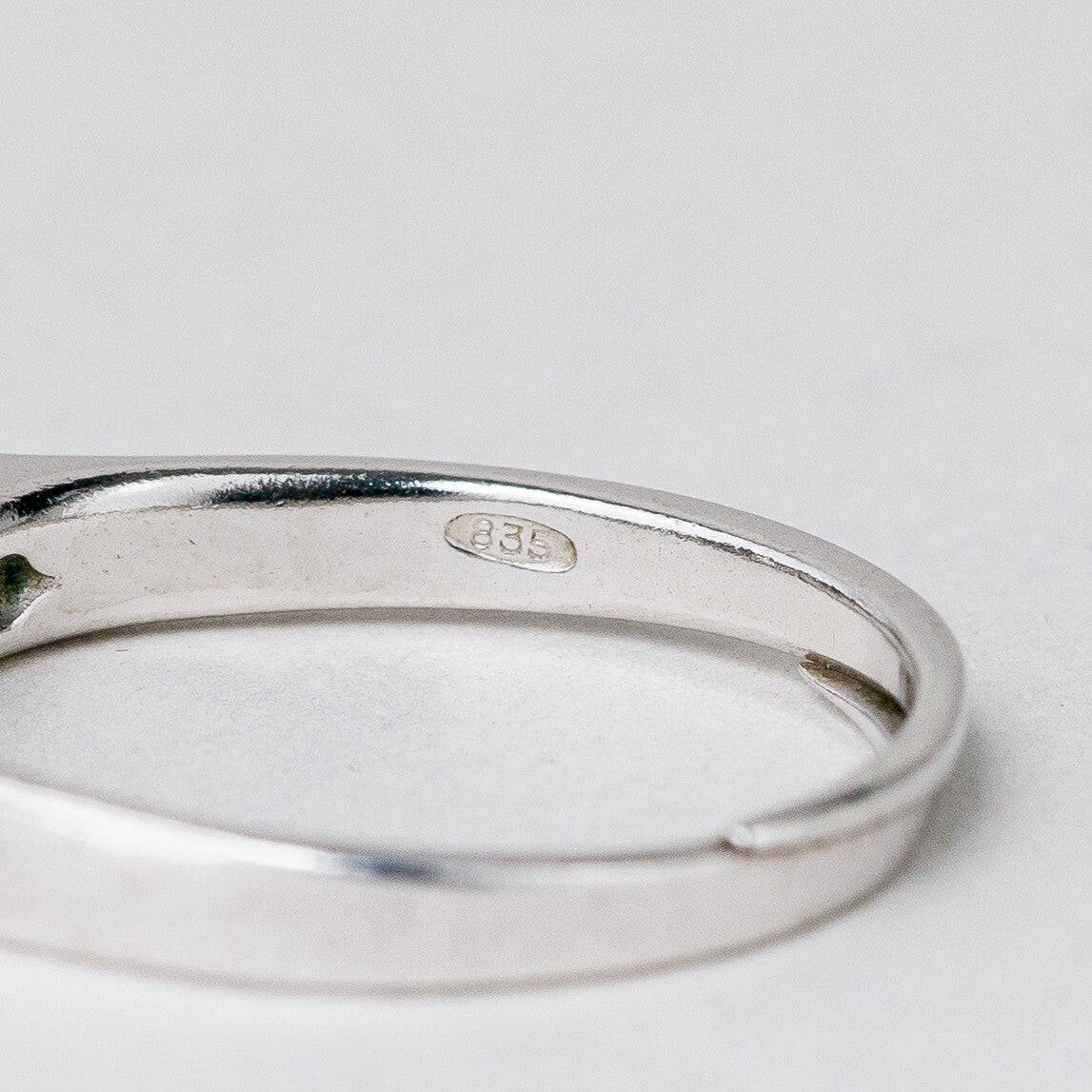 Silber Ring 835 Purpurne Stein Größe flexibel ca. 53 2,45 g6