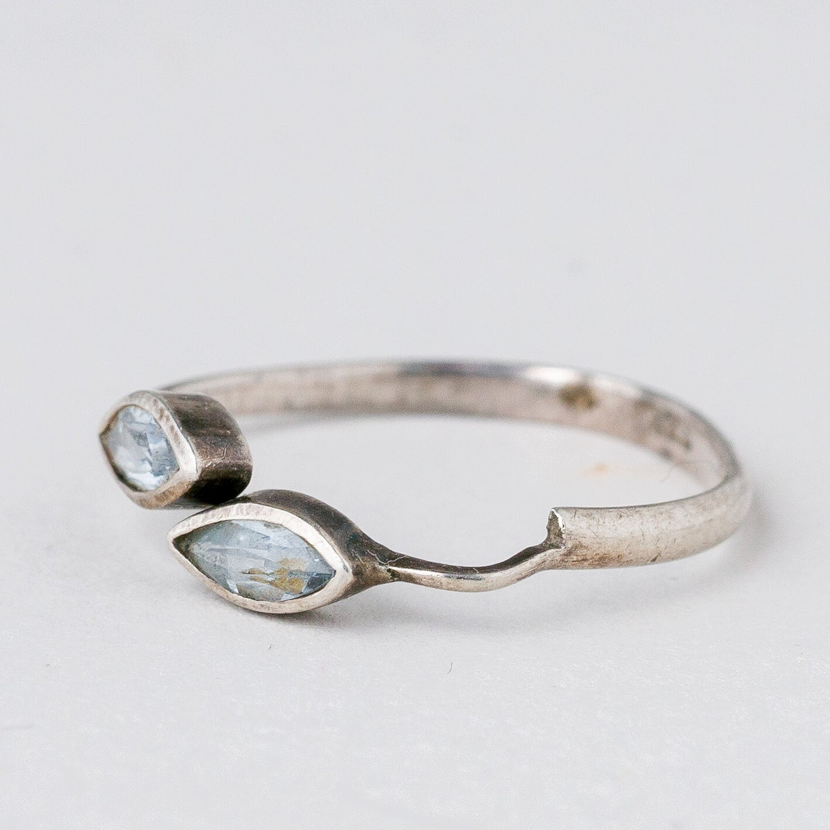 Silber Ring 925 Weiße Steine flexibel ca. 52 0,86 g0