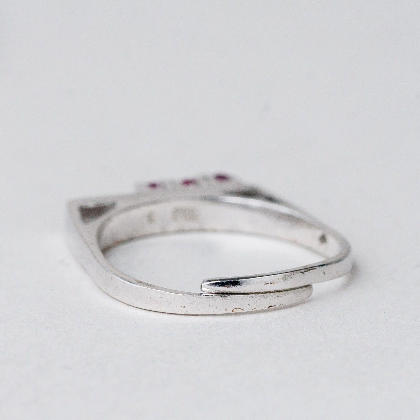 Silber Ring 835 Purpurne Stein Größe flexibel ca. 55 2,23 g2