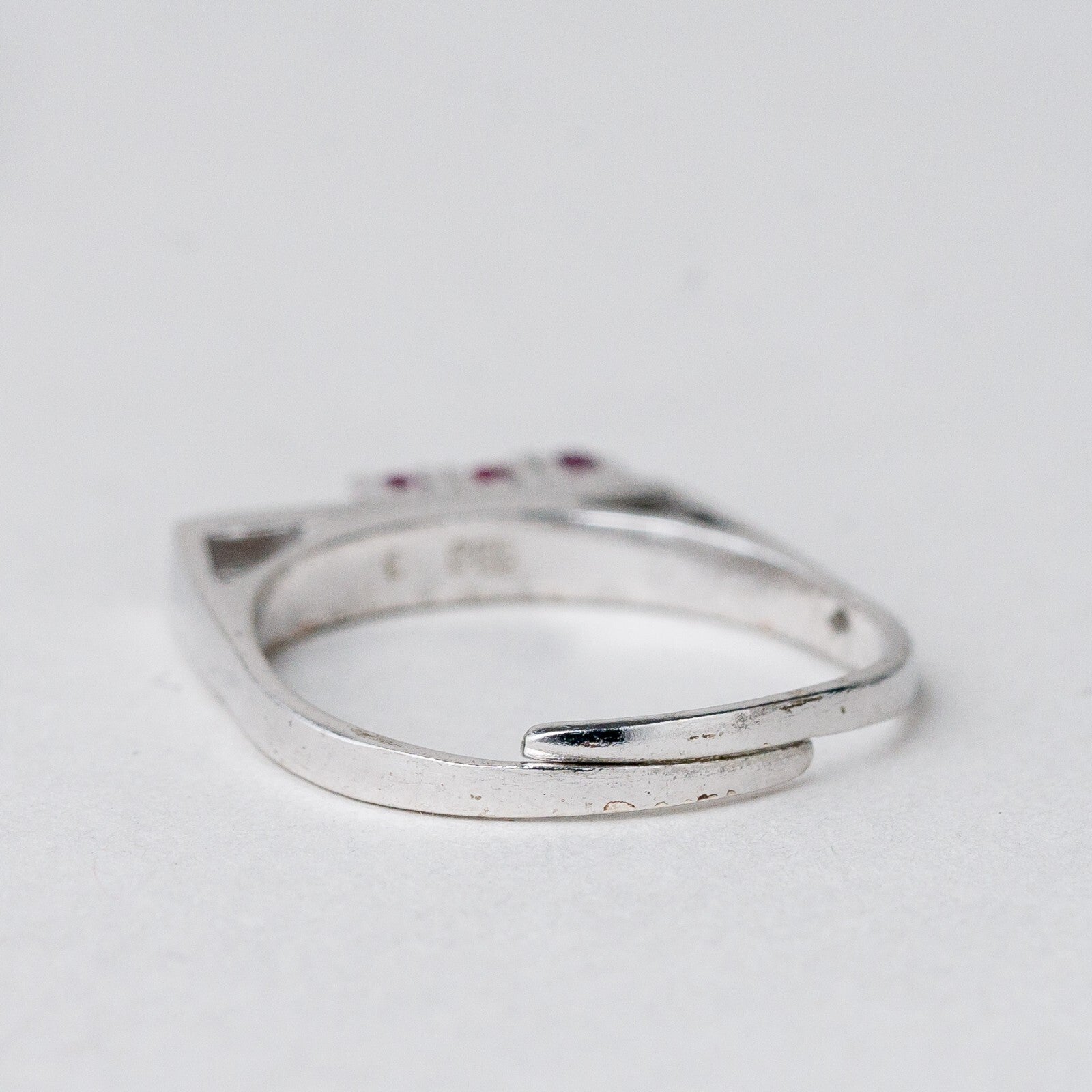 Silber Ring 835 Purpurne Stein Größe flexibel ca. 55 2,23 g2