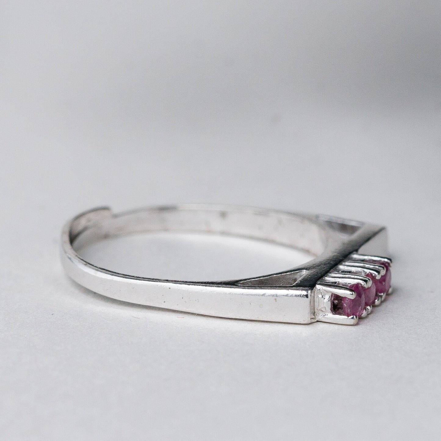 Silber Ring 835 Purpurne Stein Größe flexibel ca. 55 2,23 g4