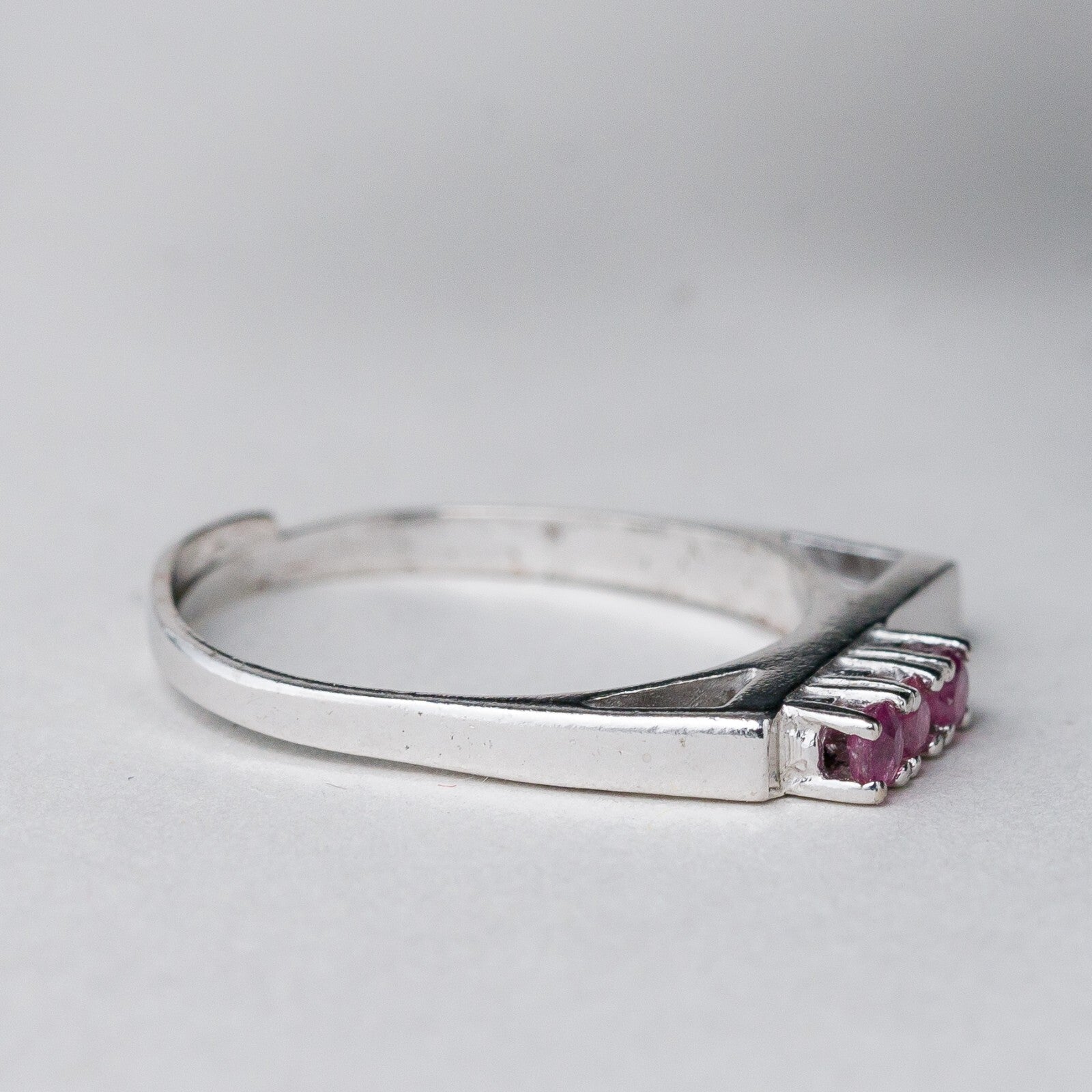 Silber Ring 835 Purpurne Stein Größe flexibel ca. 55 2,23 g4