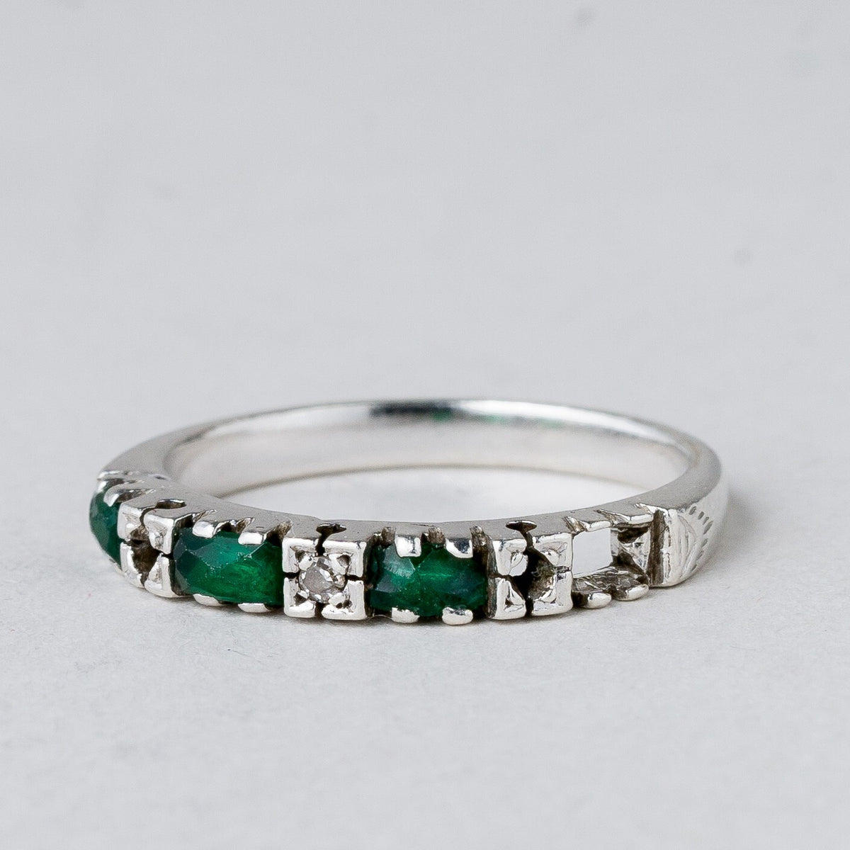Silber Ring Grüne Steine Größe 50 (15,9 mm Ø) 1,73 g0