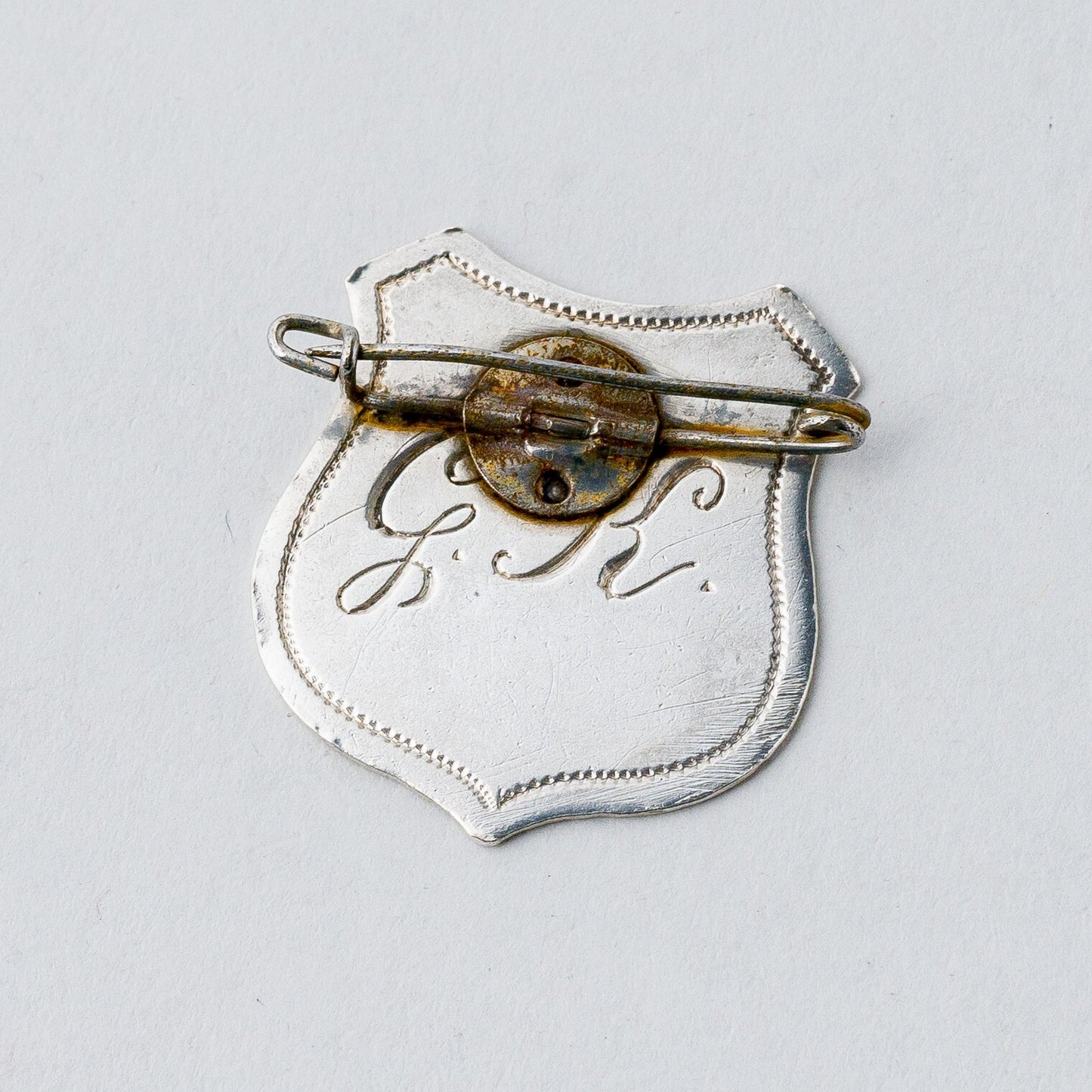 Silber Brosche Spange Wappen "G. K." 4,01 g3