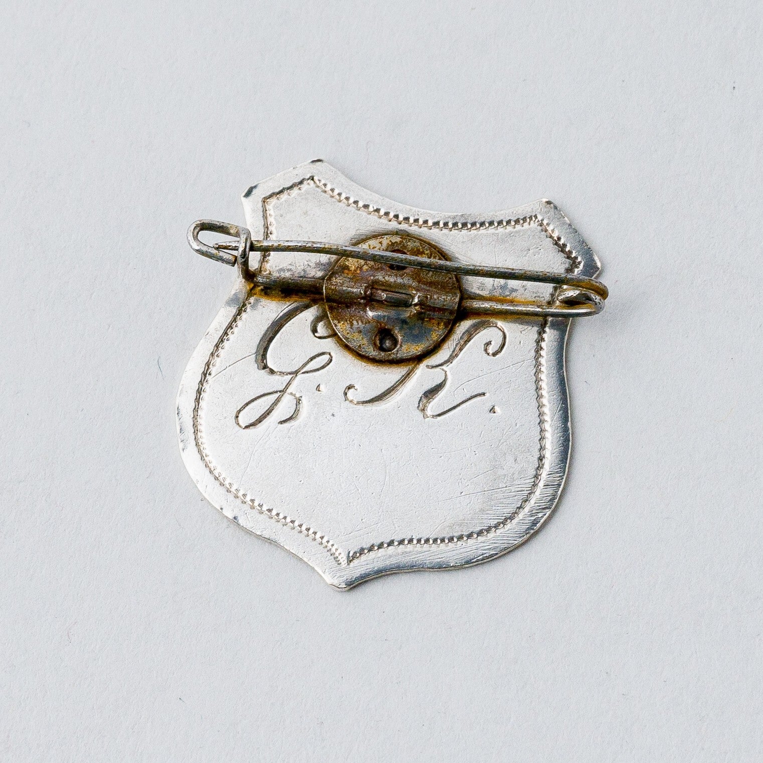 Silber Brosche Spange Wappen "G. K." 4,01 g3