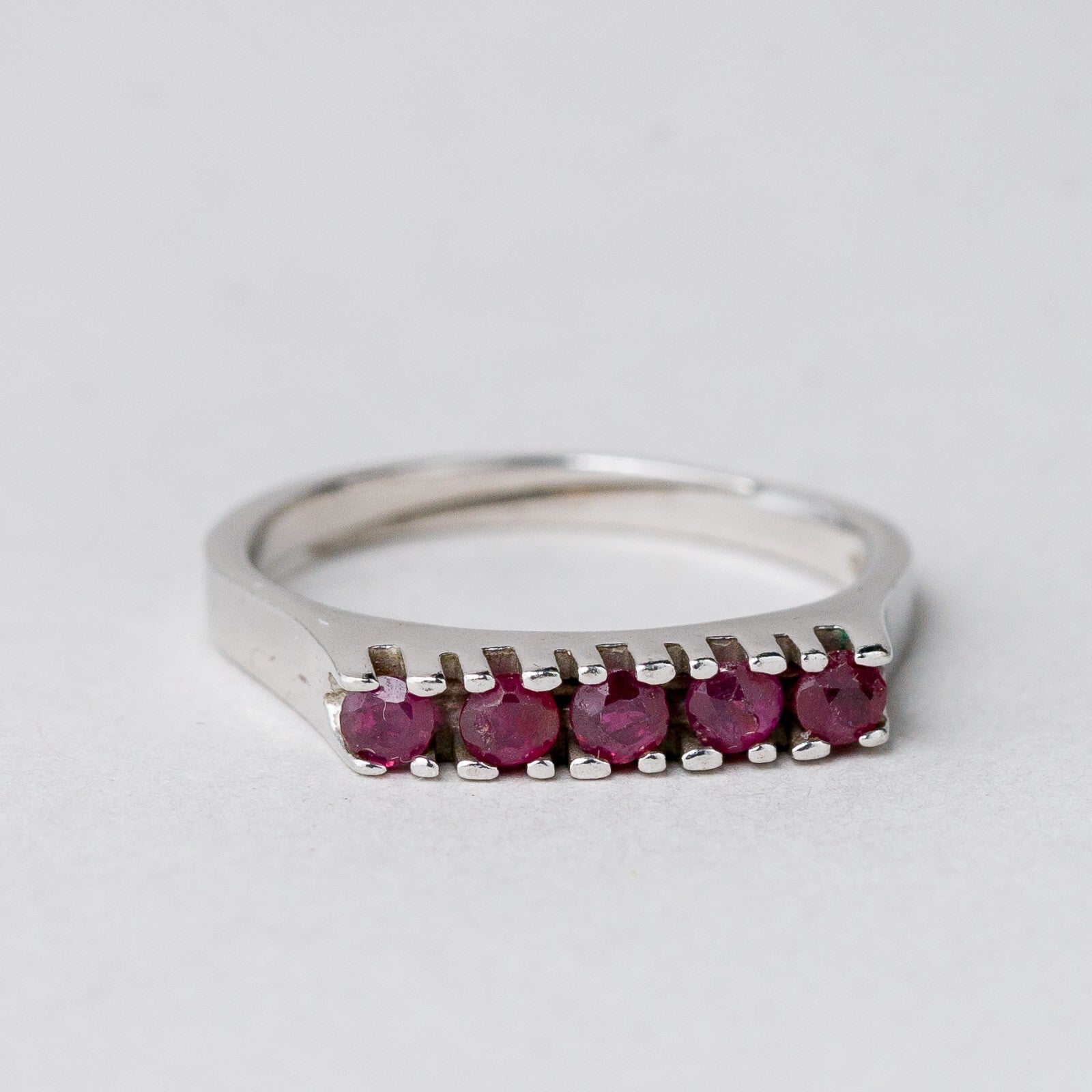 Silber Ring 835 Purpurne Stein Größe flexibel ca. 53 2,45 g5