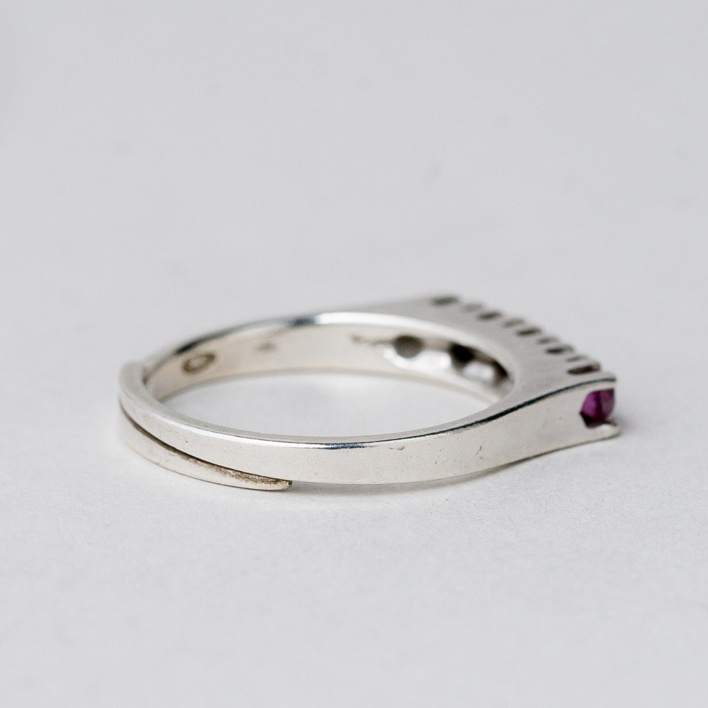 Silber Ring 835 Purpurne Stein Größe flexibel ca. 53 2,45 g3