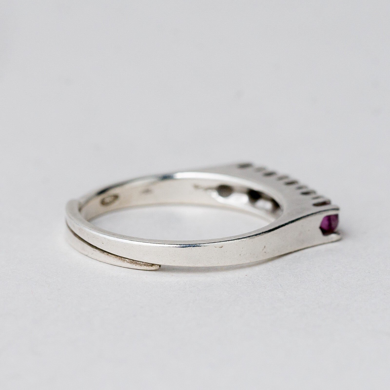 Silber Ring 835 Purpurne Stein Größe flexibel ca. 53 2,45 g3