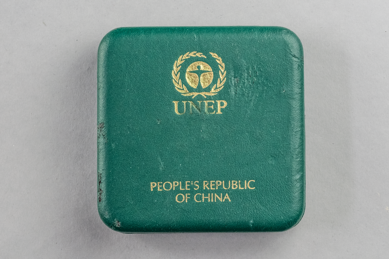 OMP Box & CoA 5 Yuan China 1992 UNEP1