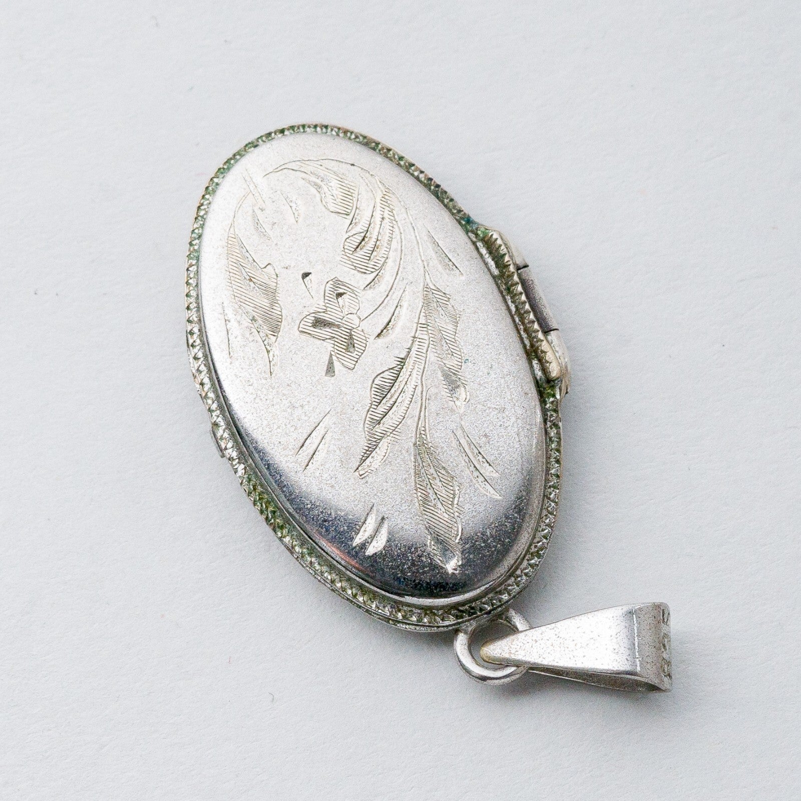 Silber Anhänger Kettenanhänger 835 Medaillon Florale Gravur 6,21 g1