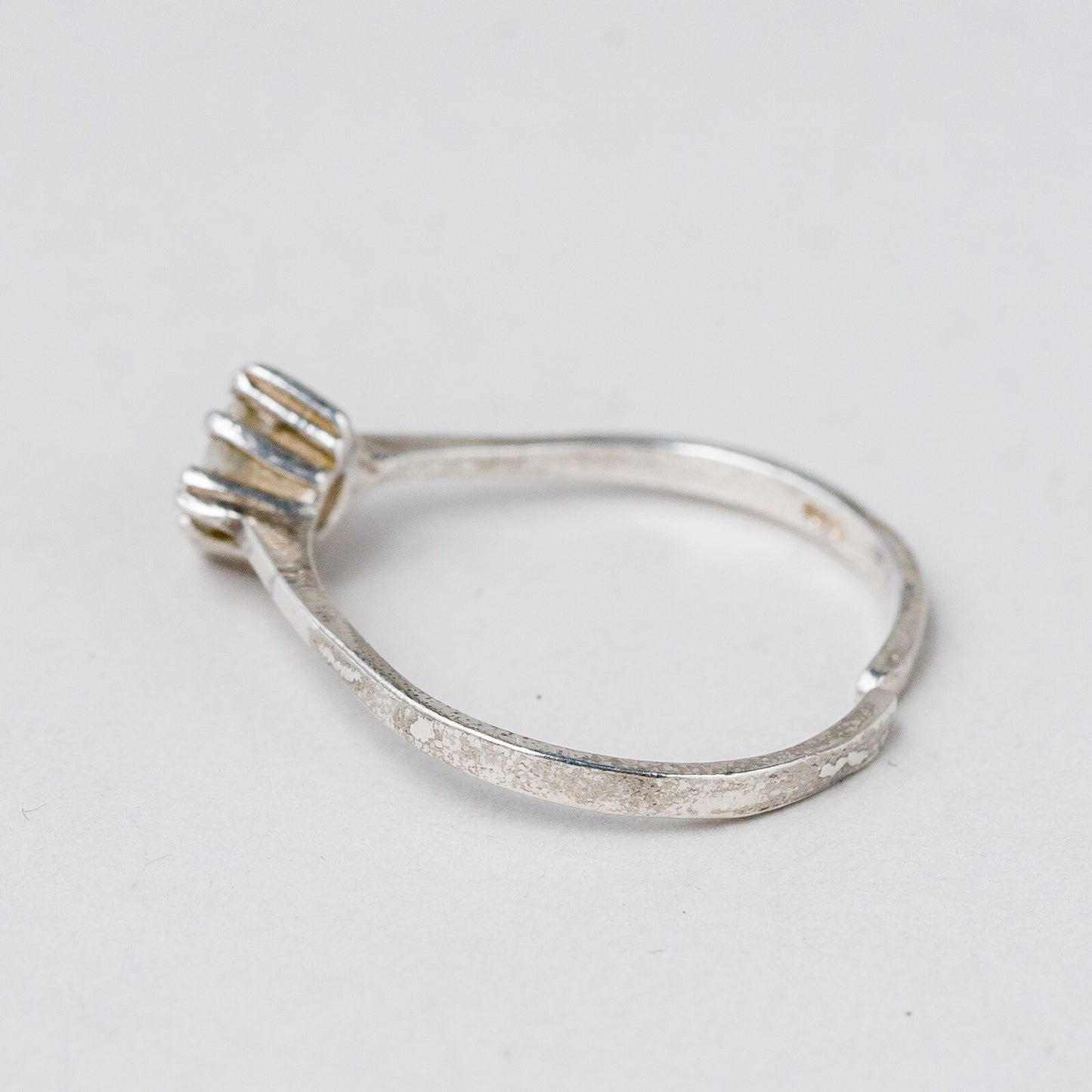 Ring 835 Silber Weißer Stein Größe flexibel ca. 59 1,56 g1