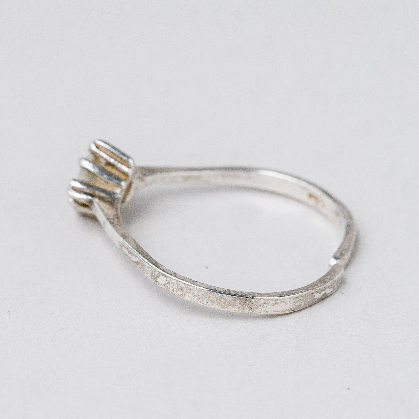 Ring 835 Silber Weißer Stein Größe flexibel ca. 59 1,56 g1