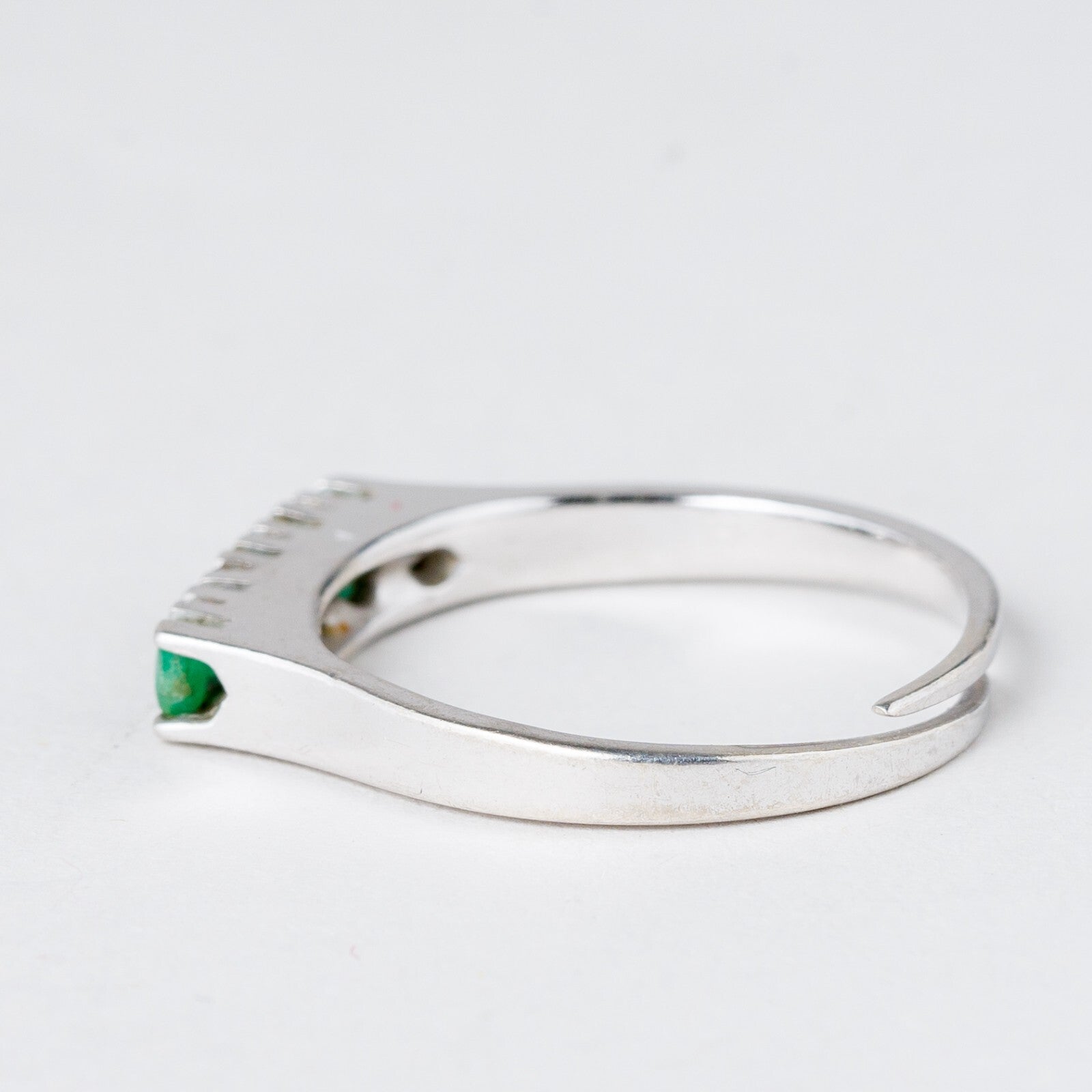 Silber Ring 835 Grüne Steine Größe flexibel ca. 58 2,49 g4