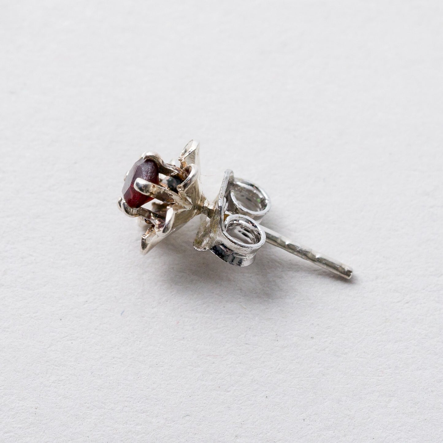 Ohrringe Ohrstecker Silber Rote Steine 0,89 g5