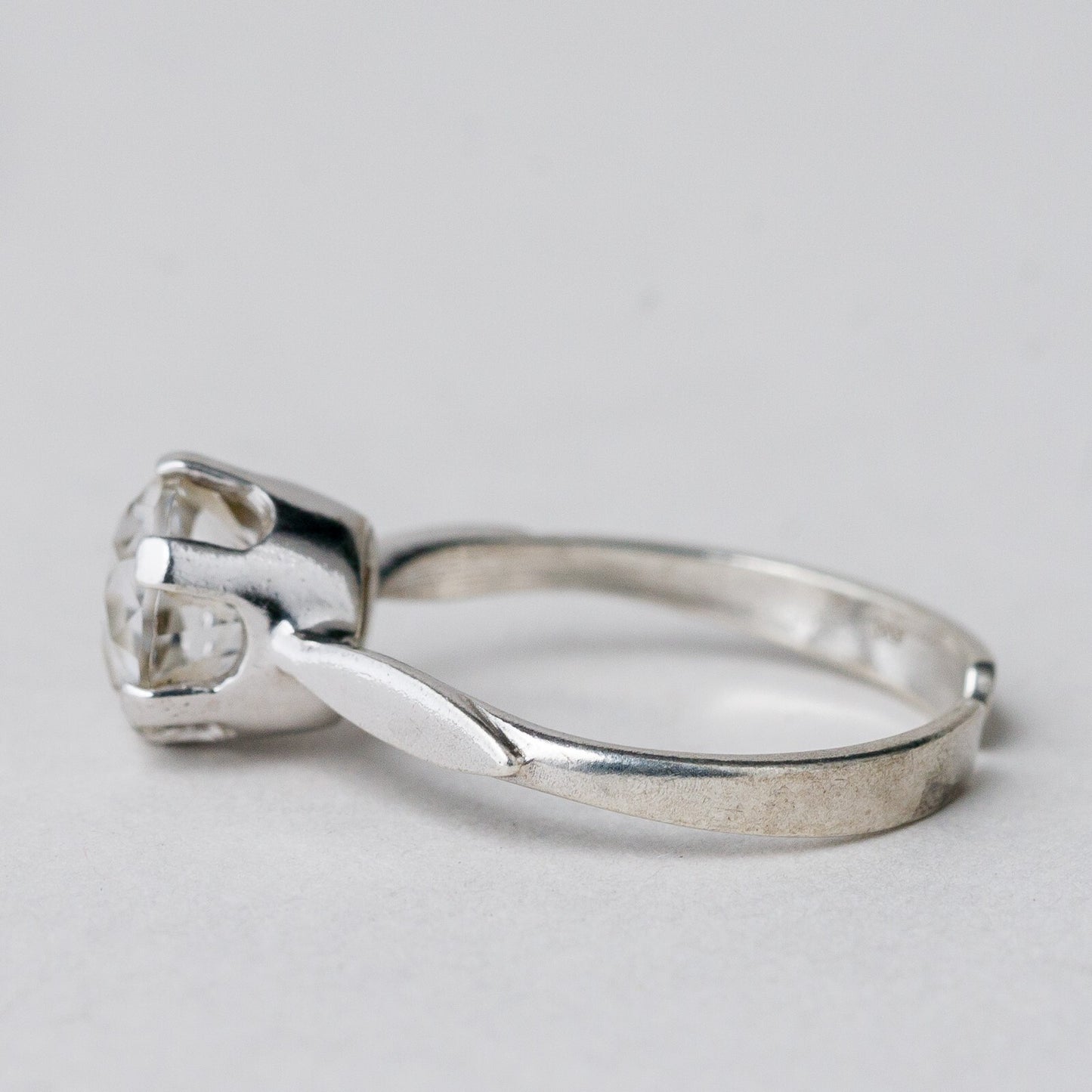 Silber Ring 835 Weißer Stein Größe flexibel ca. 55 2,11 g1