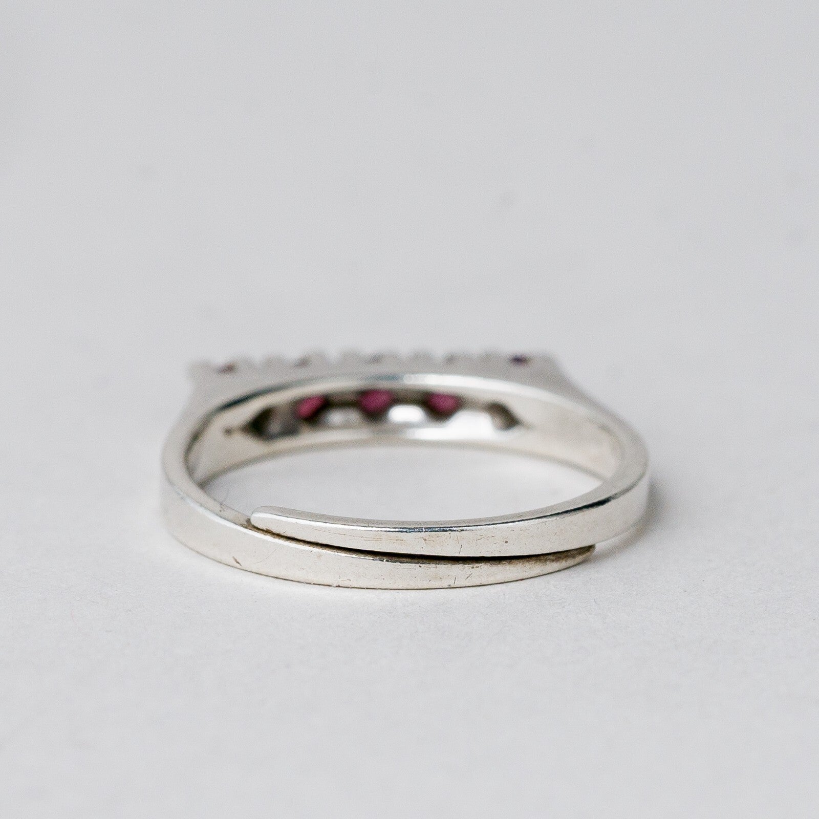 Silber Ring 835 Purpurne Stein Größe flexibel ca. 53 2,45 g2