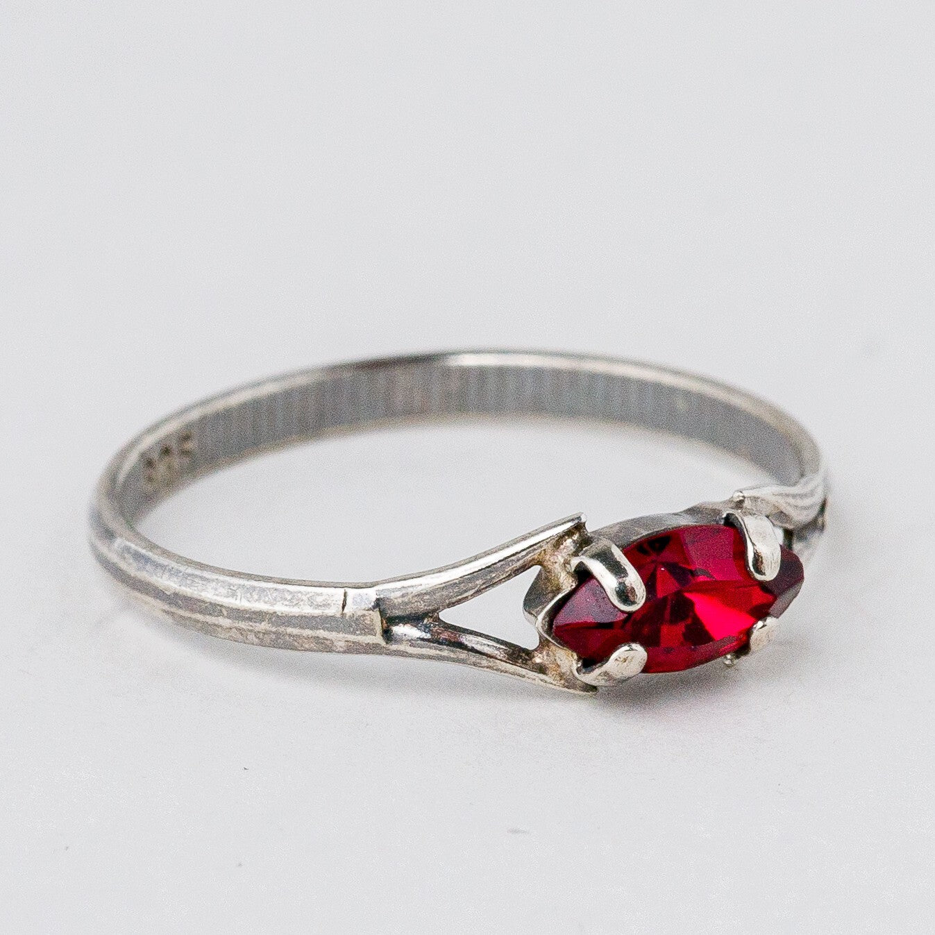 Silber Ring 55 (17,5 mm Ø) 835 Roter Stein 1,06 g1