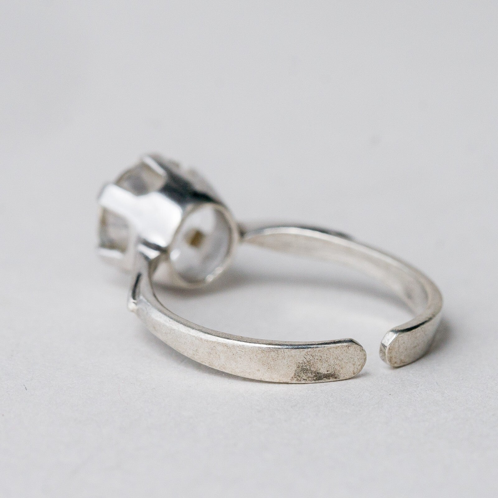 Silber Ring 835 Weißer Stein Größe flexibel ca. 55 2,11 g2