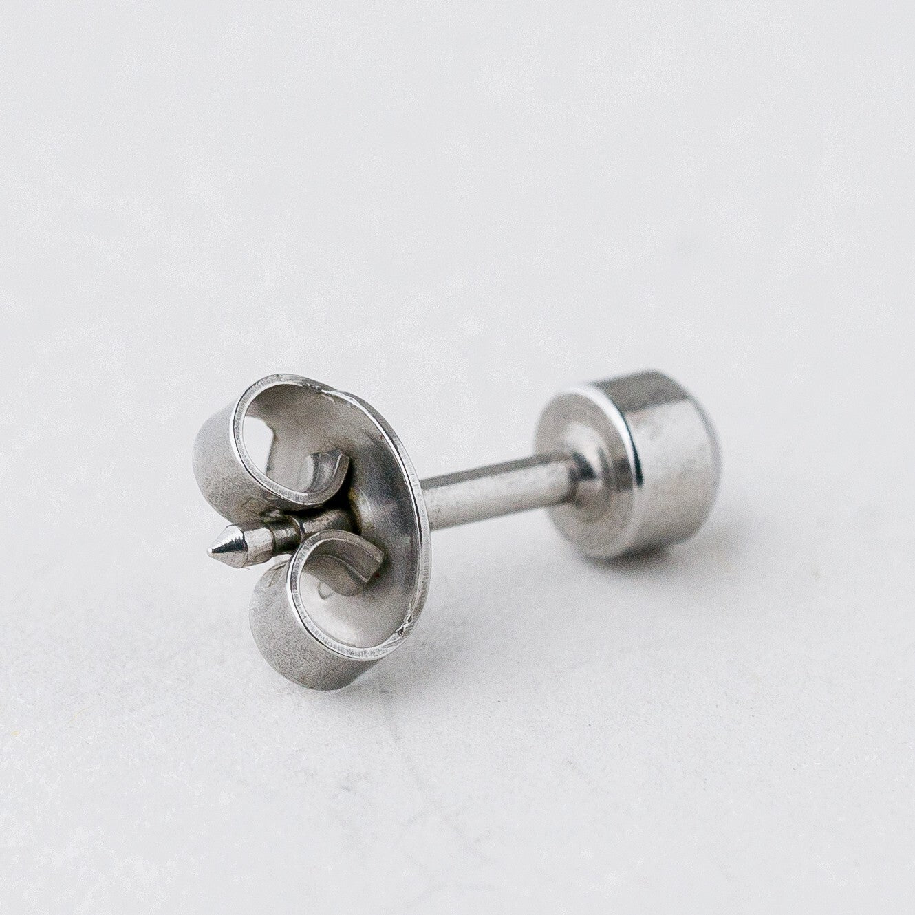 Einzelner Ohrring Ohrstecker Silber Kugel 0,45 g4