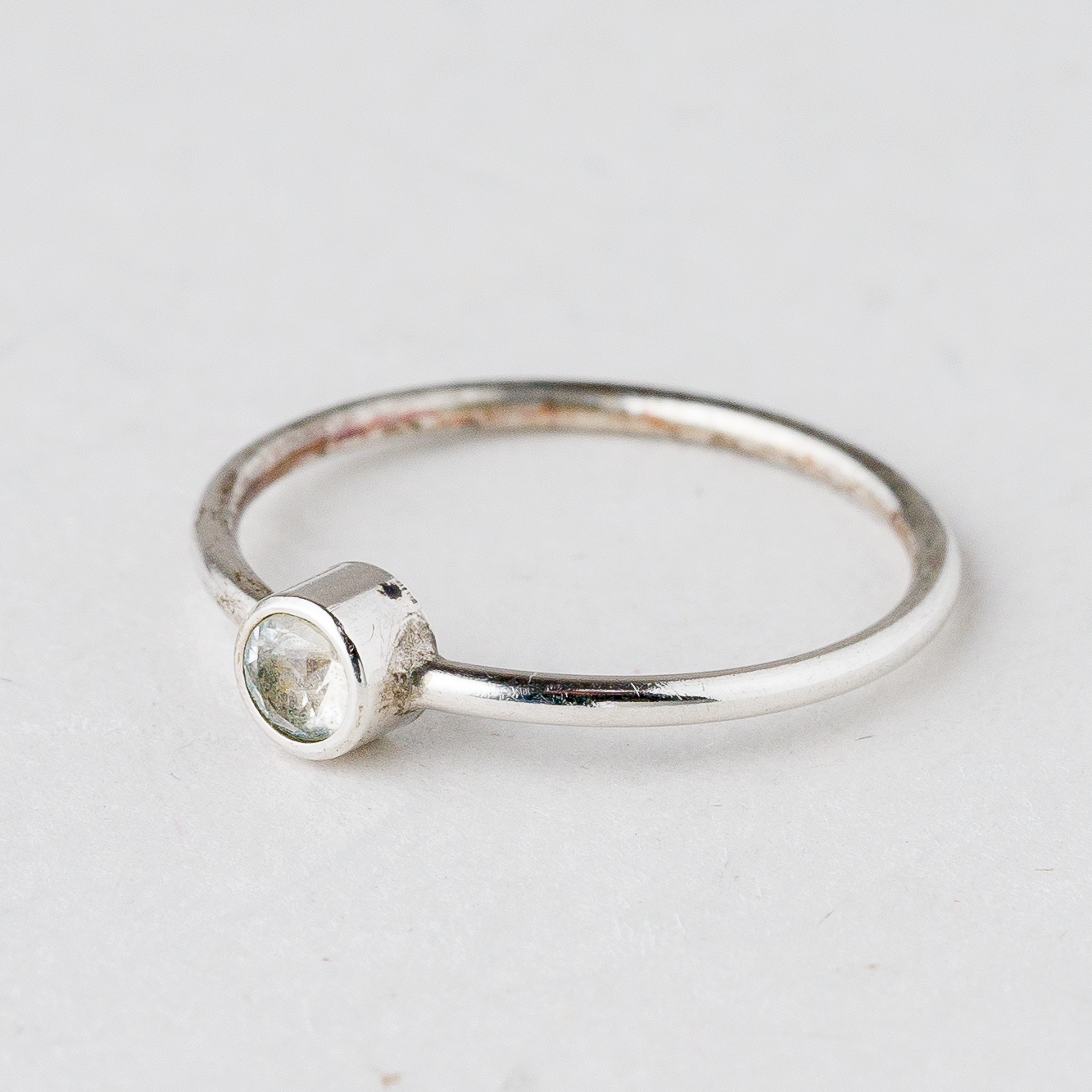 Ring Weißer Stein 0,82 g 835er Silber Größe 49 (15,6 mm Ø)0