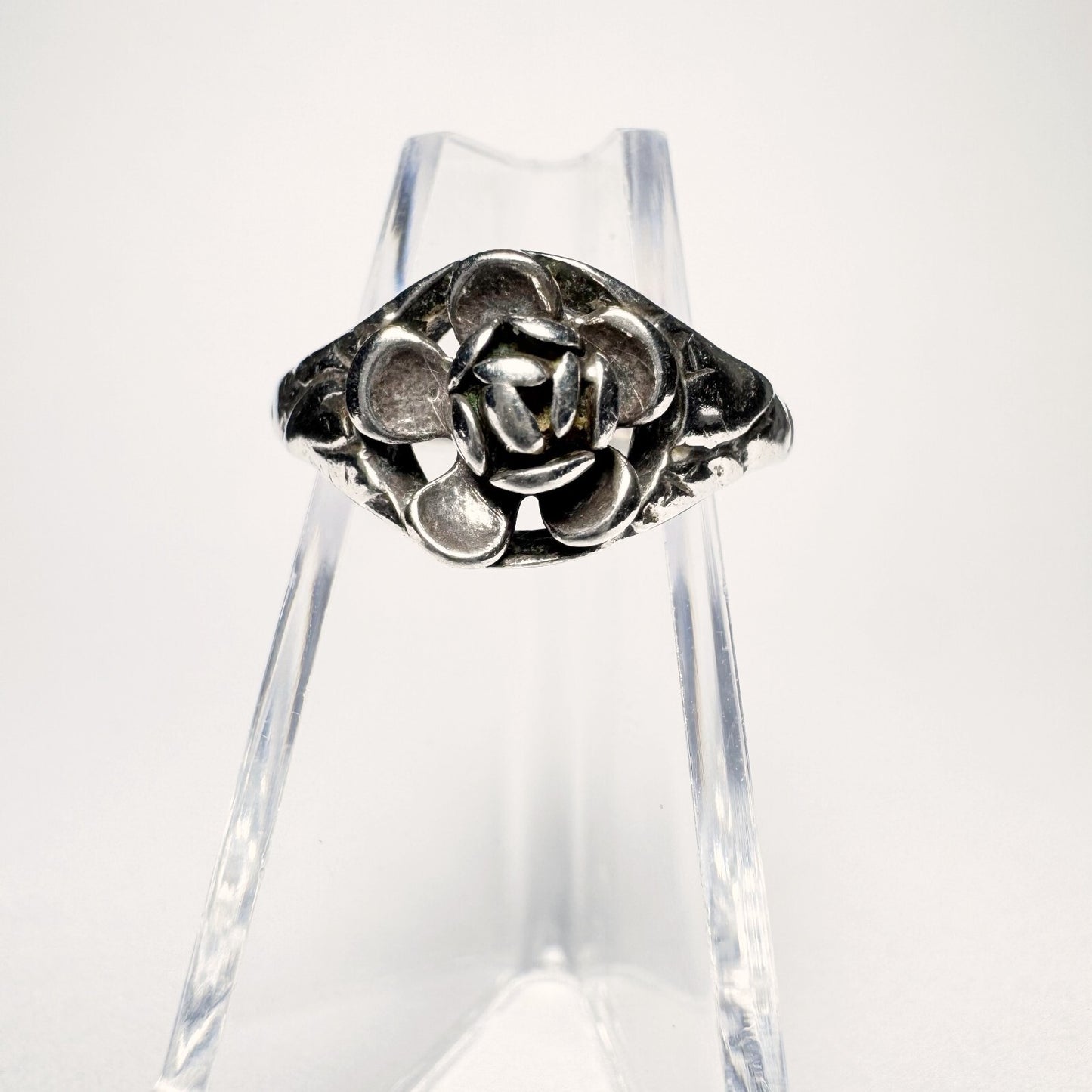Ring 835er Silber (gestempelt) Größe 50 mit Blüte 2,49g0