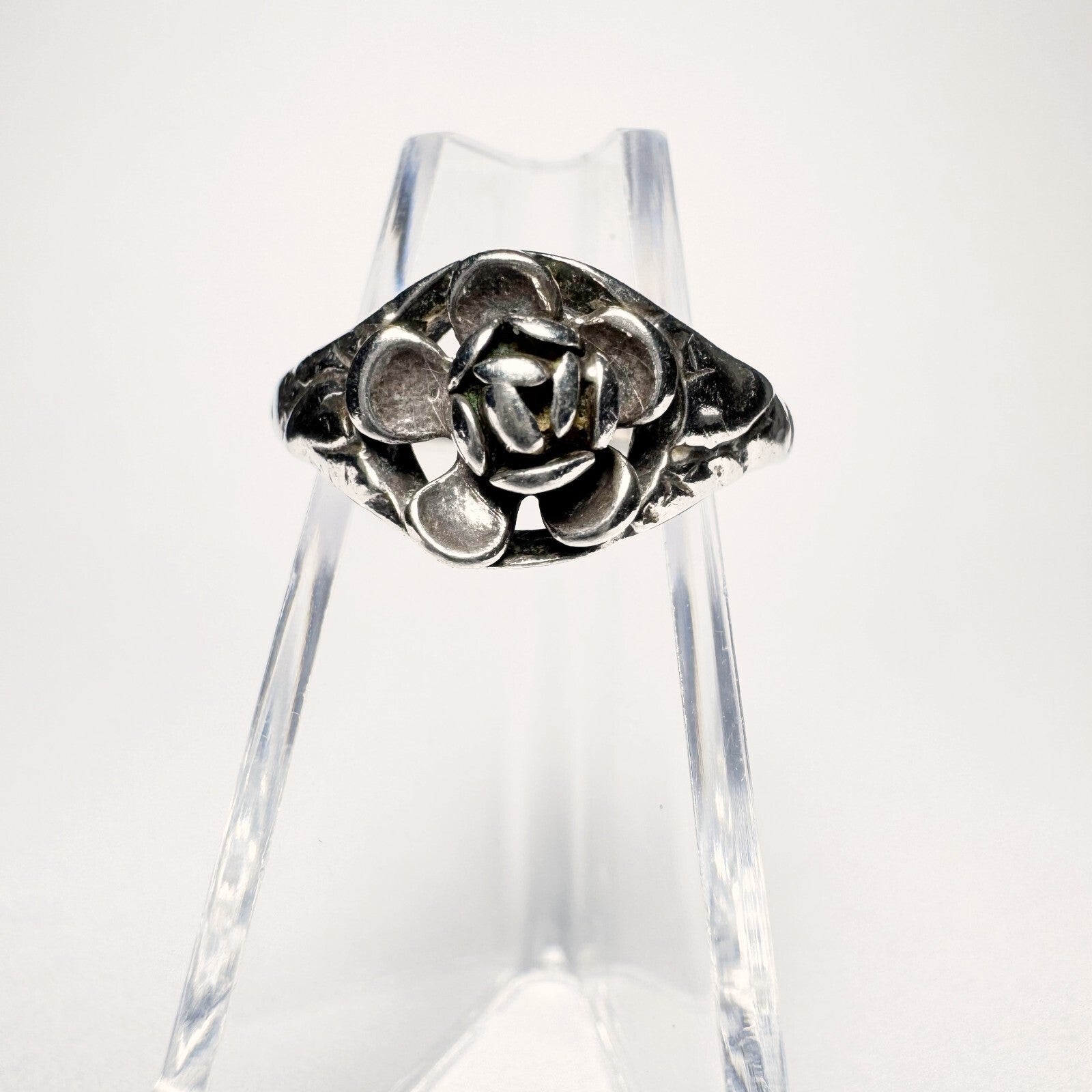 Ring 835er Silber (gestempelt) Größe 50 mit Blüte 2,49g0