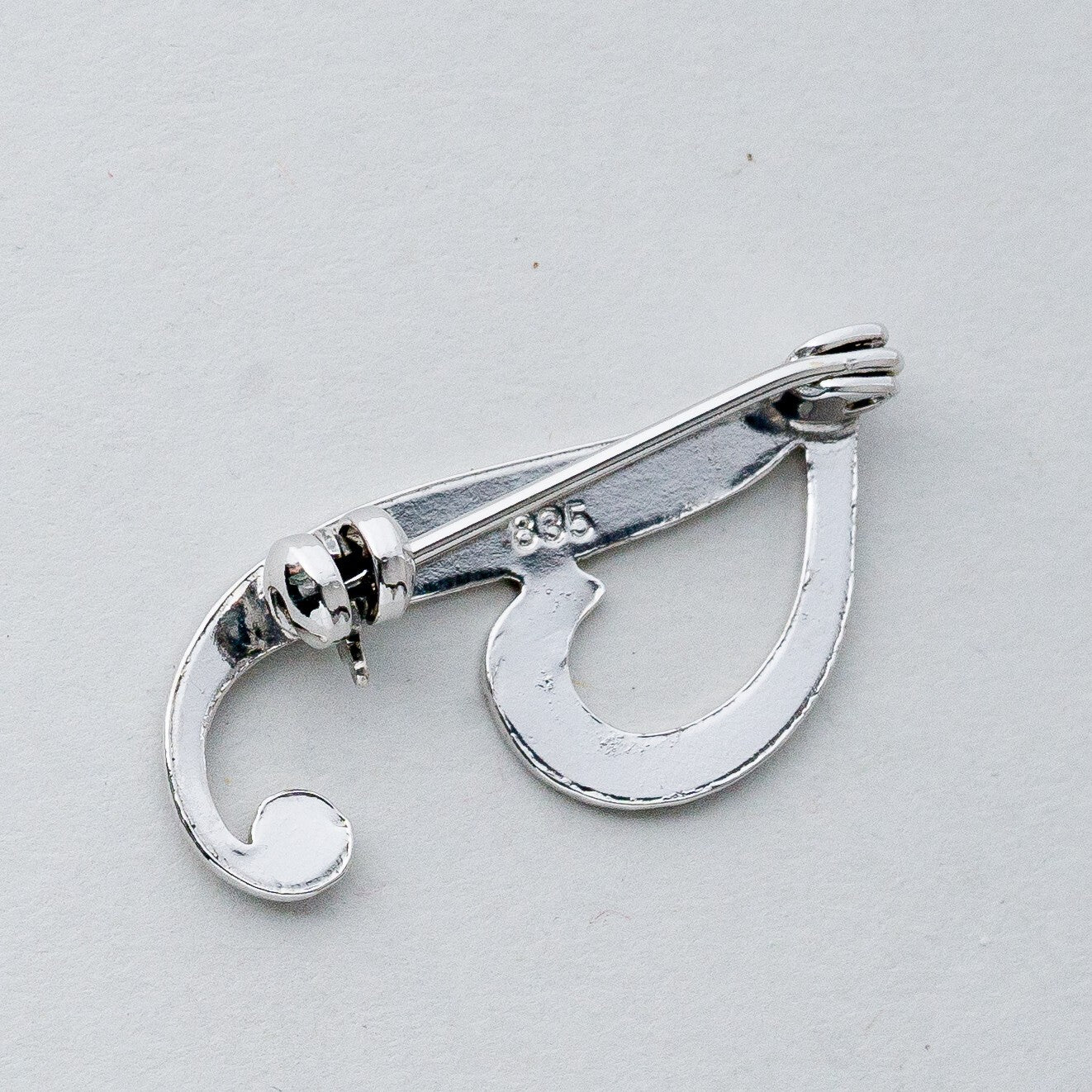 Silber Brosche Spange 835 "J" 2,14 g3