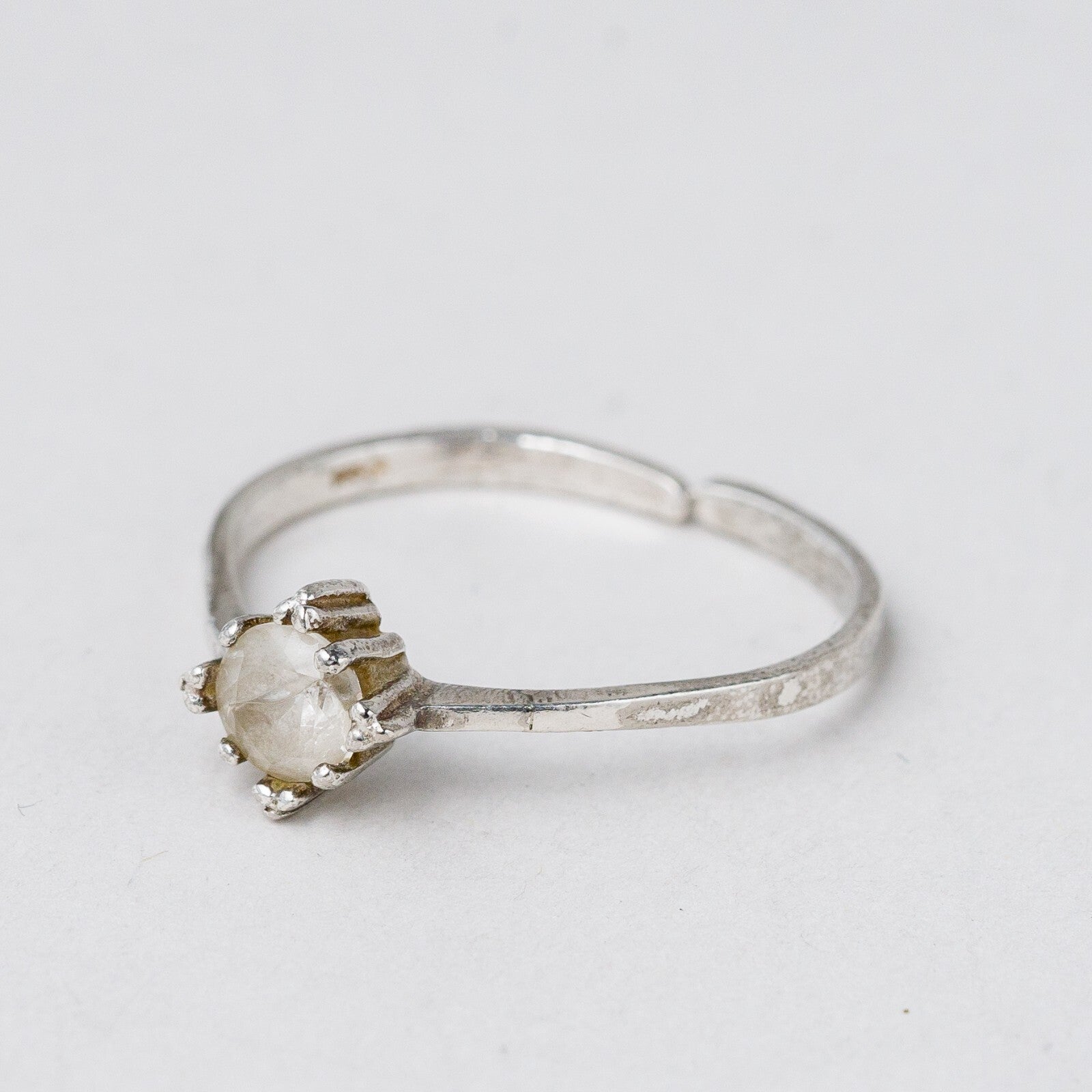 Ring 835 Silber Weißer Stein Größe flexibel ca. 59 1,56 g0