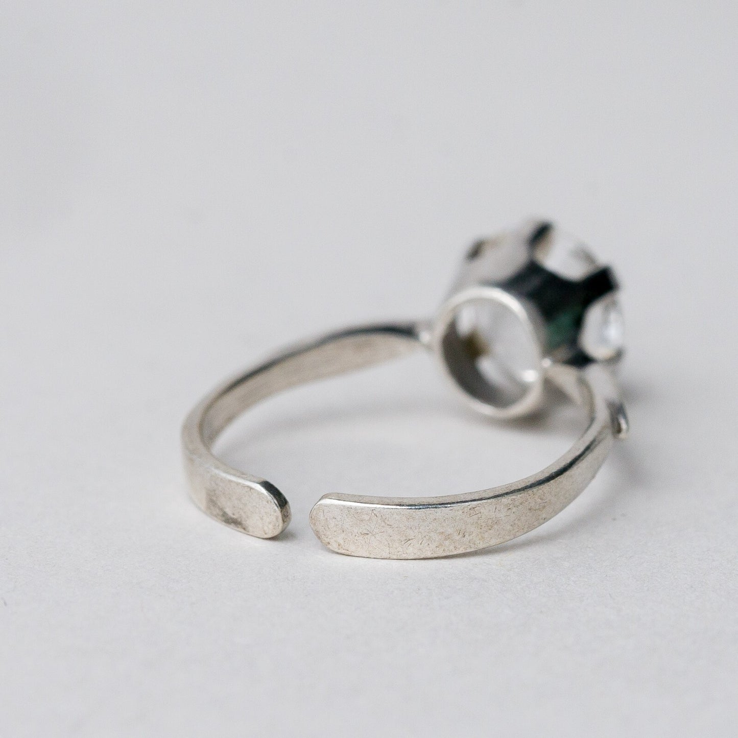 Silber Ring 835 Weißer Stein Größe flexibel ca. 55 2,11 g3