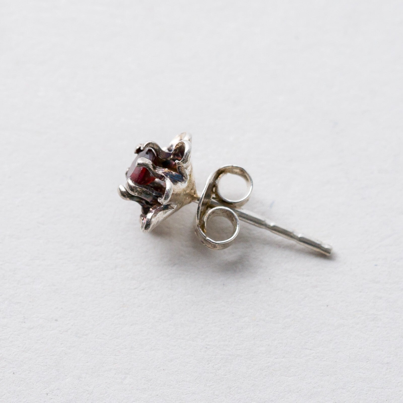 Ohrringe Ohrstecker Silber Rote Steine 0,89 g1