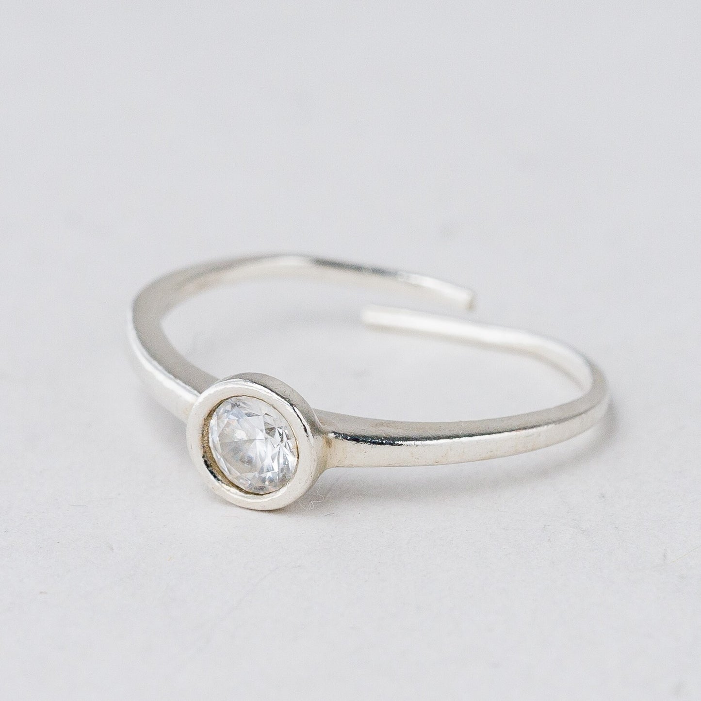 Ring 925 Silber Weißer Stein Größe flexibel ca. 57 1,4 g0