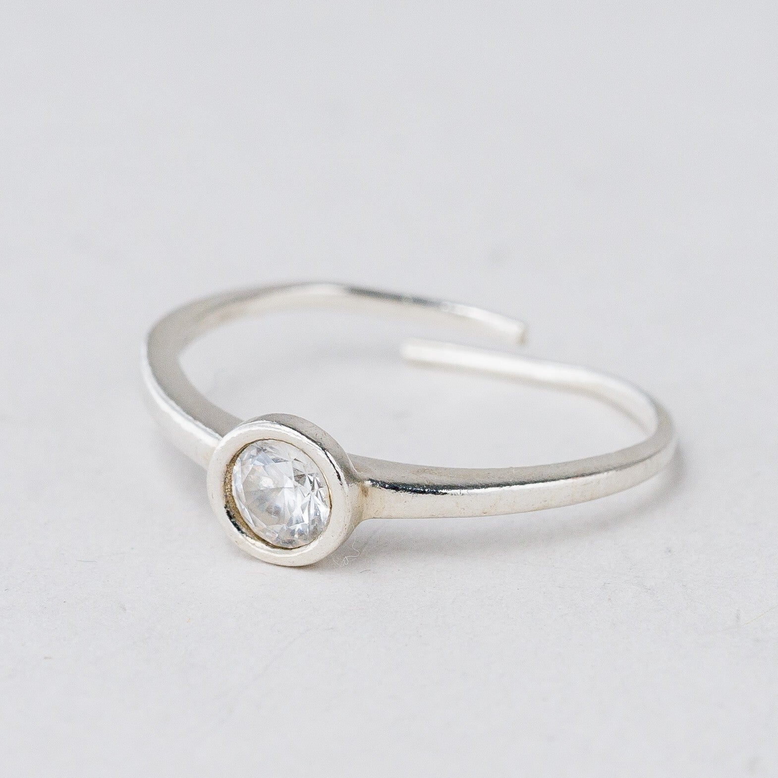 Ring 925 Silber Weißer Stein Größe flexibel ca. 57 1,4 g0