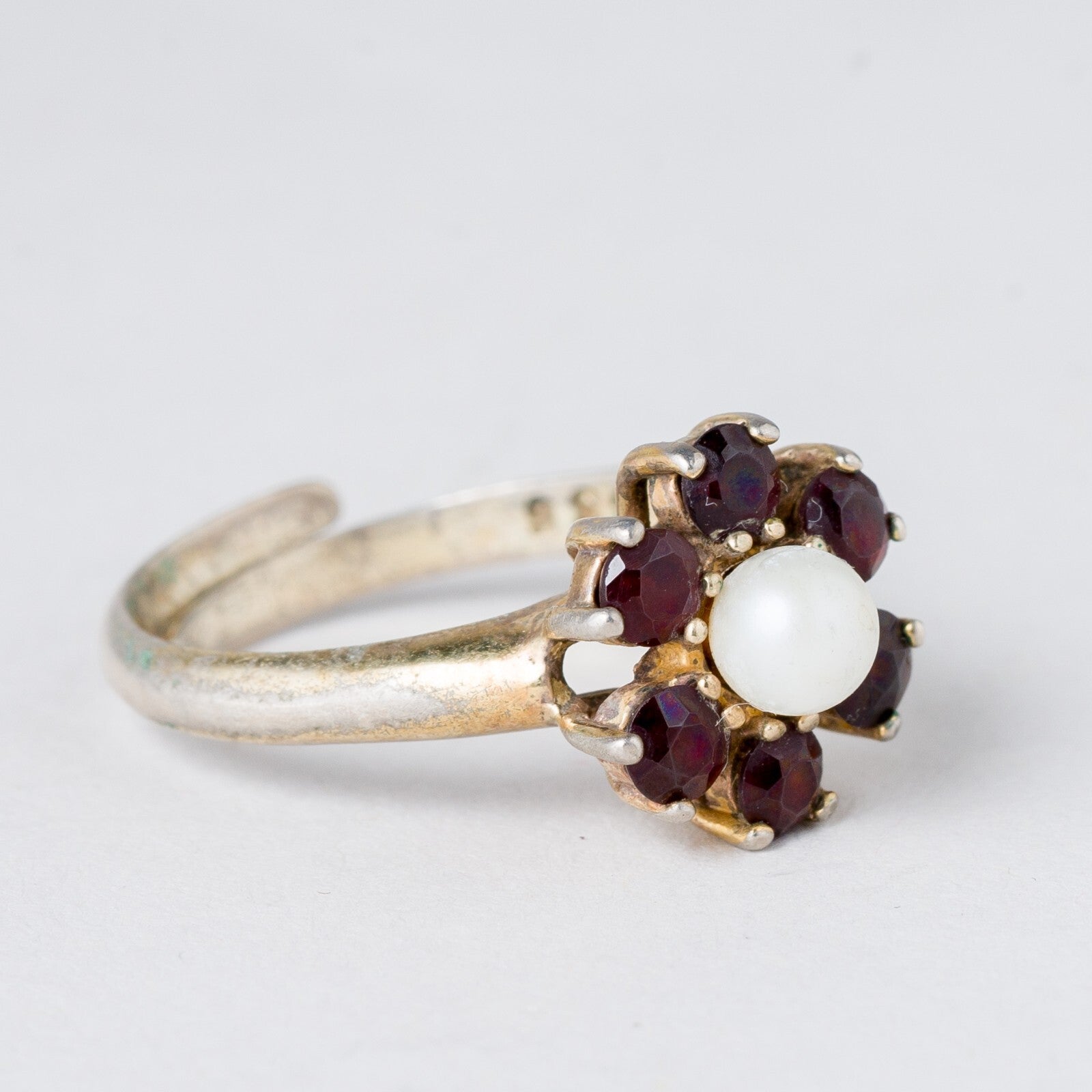 Silber Ring 835 Perle und Rote Steine Größe flexibel ca. 55 3,3 g1