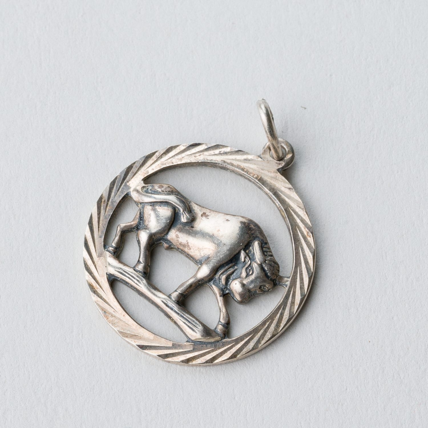 Anhänger Sternzeichen Stier 835er Silber 2,64g  2,2 cm0