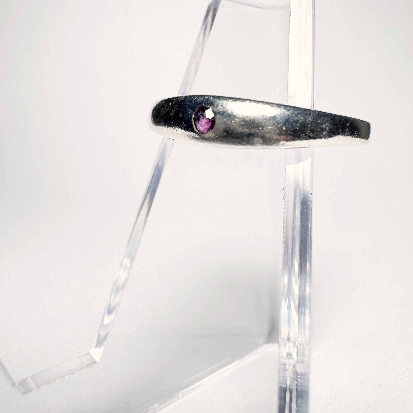 Ring 925er Silber (gestempelt) Größe 51 mit rotem Stein 2,14g0