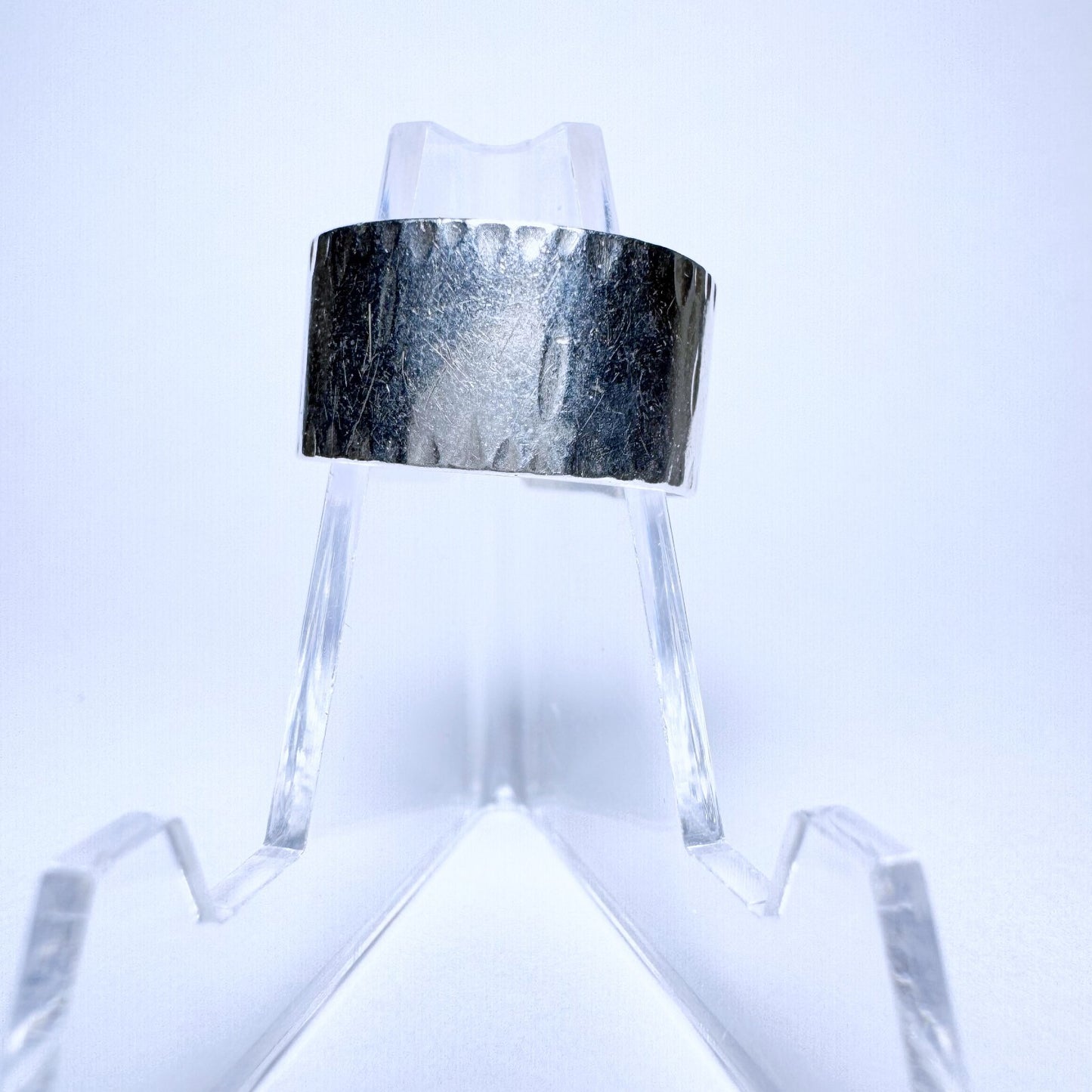Ring 835er Silber Größe 55 mit Hammerschlag Dekor 3,11g0