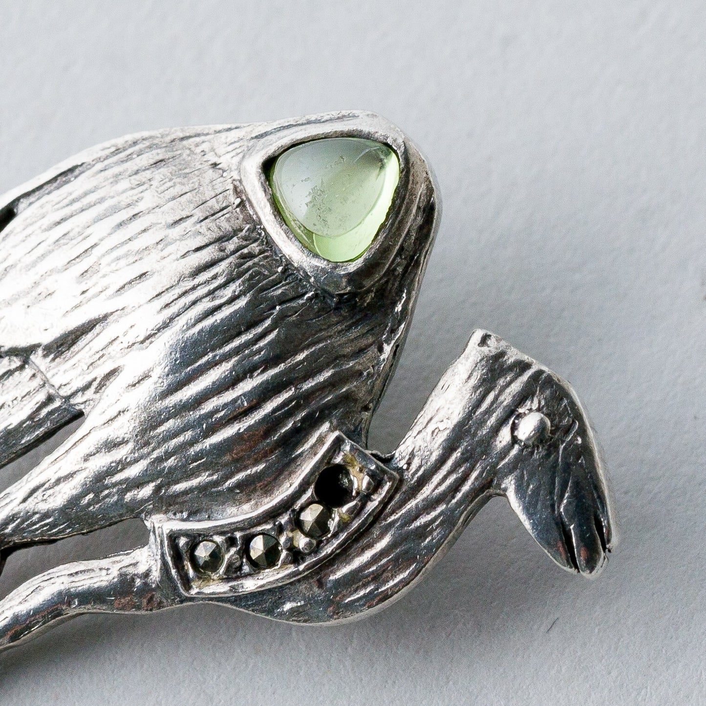 Silber Brosche Spange 925 Kamel Grüner Stein 6,75 g6