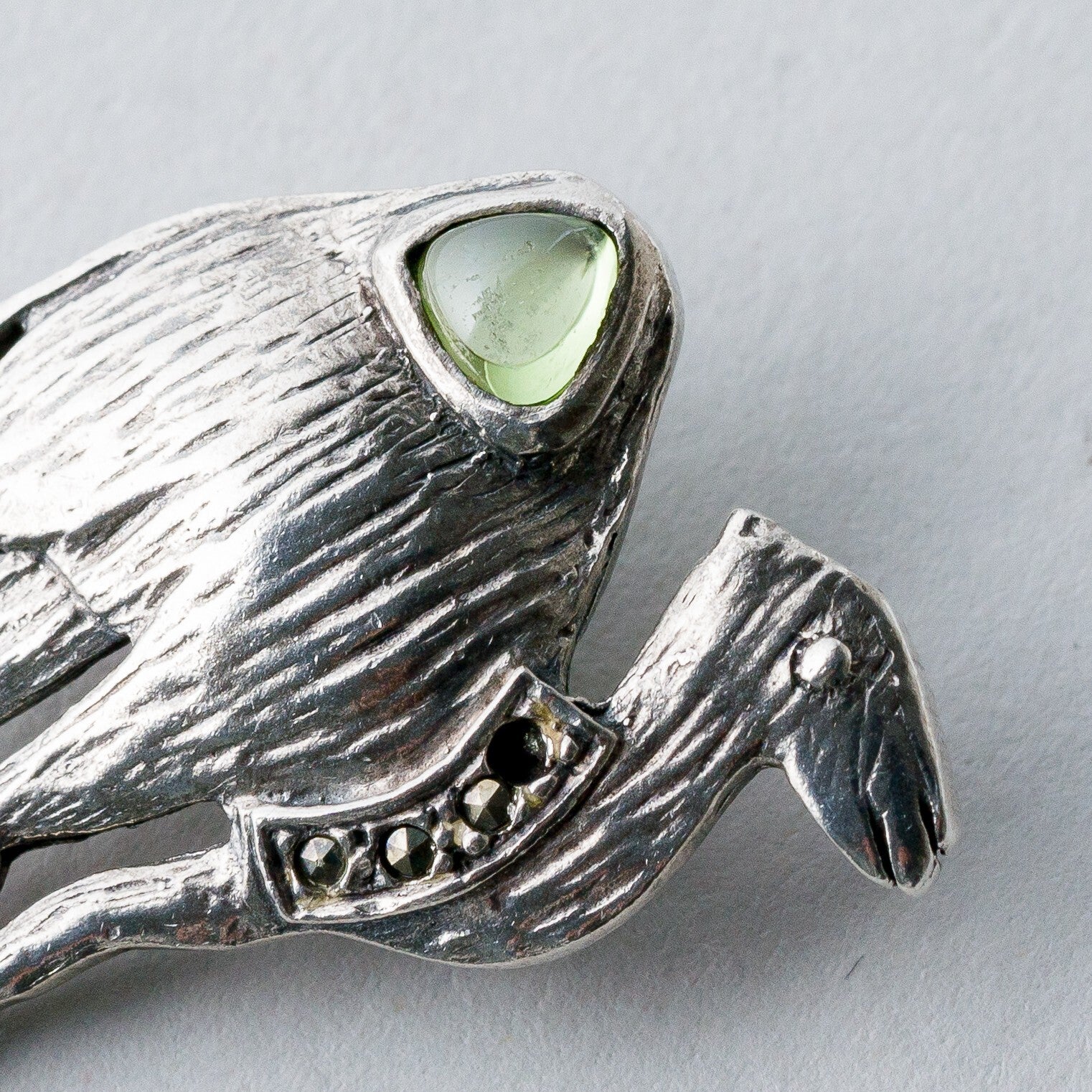 Silber Brosche Spange 925 Kamel Grüner Stein 6,75 g6