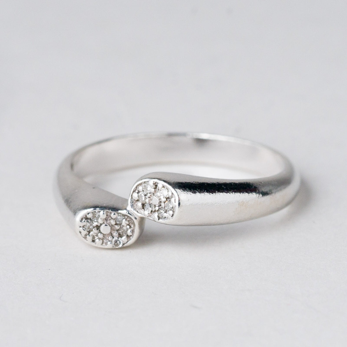 Silber Ring 925 Weiße Steine Größe 59 (18,8 mm Ø) 3,01 g0