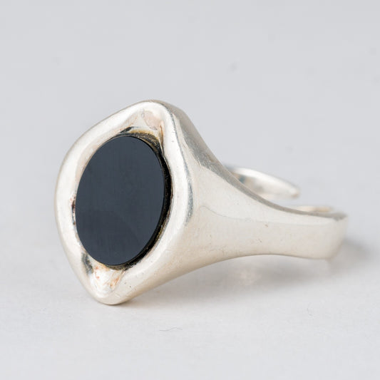 Ring Schwarzer Stein 6,65 g 835er Silber Größe flexibel ca. 570