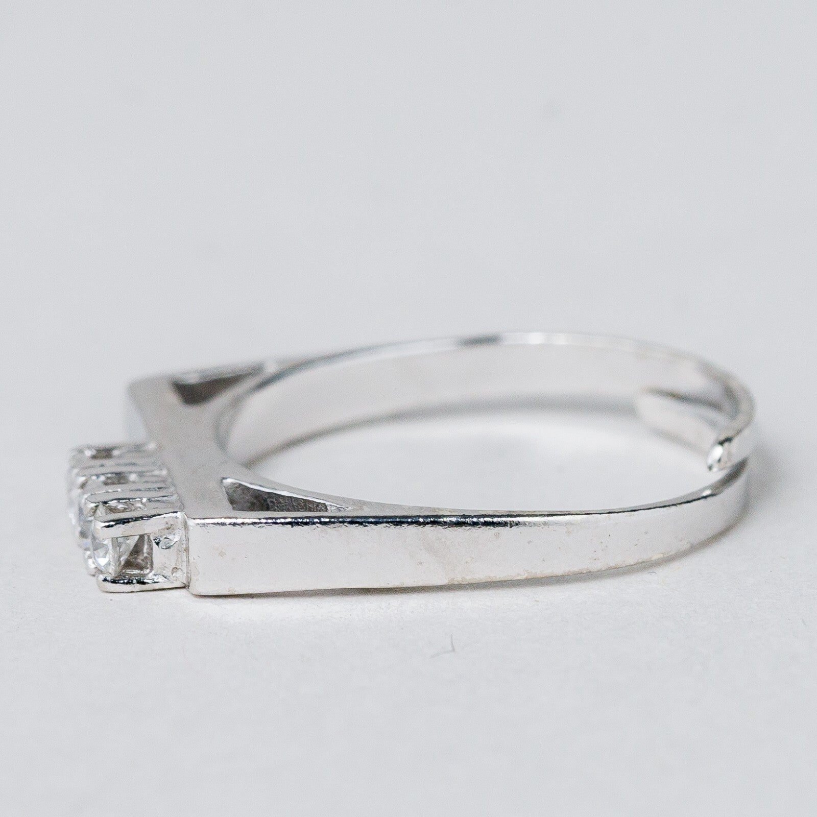 Silber Ring 835 Weiße Steine Größe flexibel ca. 54 2,24 g1