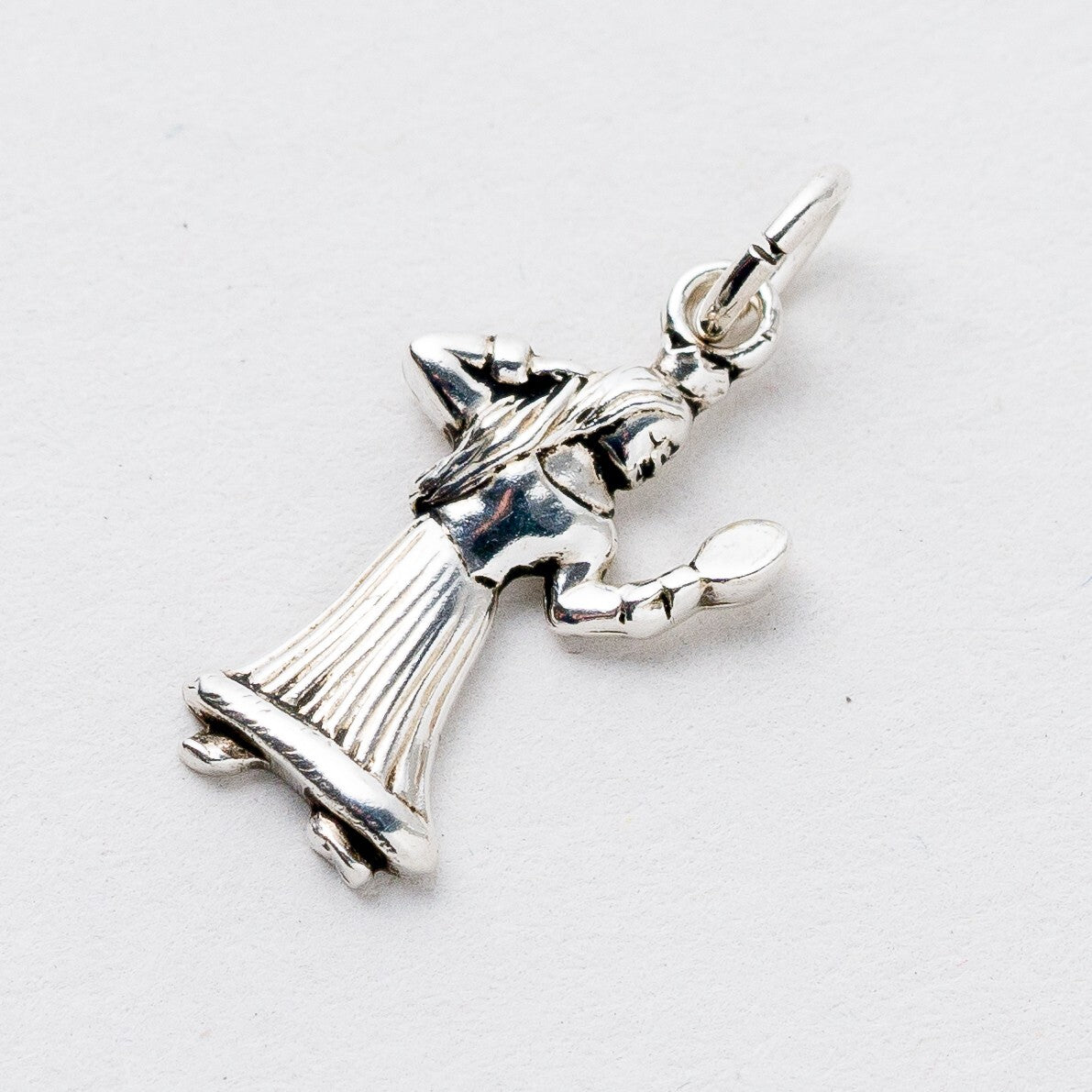 Anhänger 835 Silber Frau mit Bürste und Spiegel 1,8 cm 0,86 g0