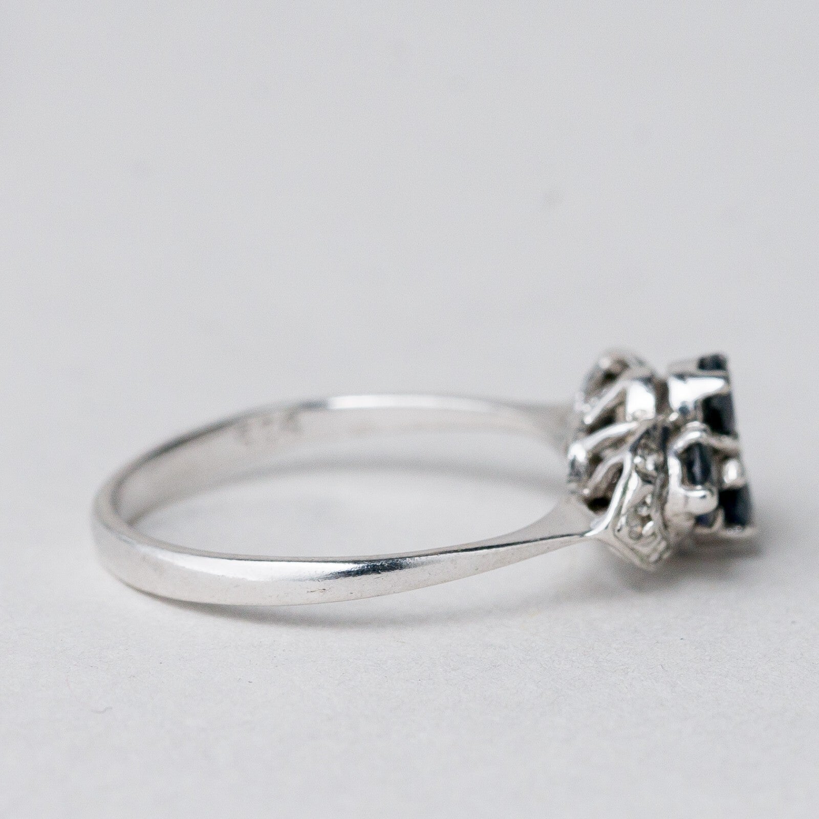 Silber Ring 835 Blauer Stein Größe 50 (15,9 mm Ø) 1,63 g4