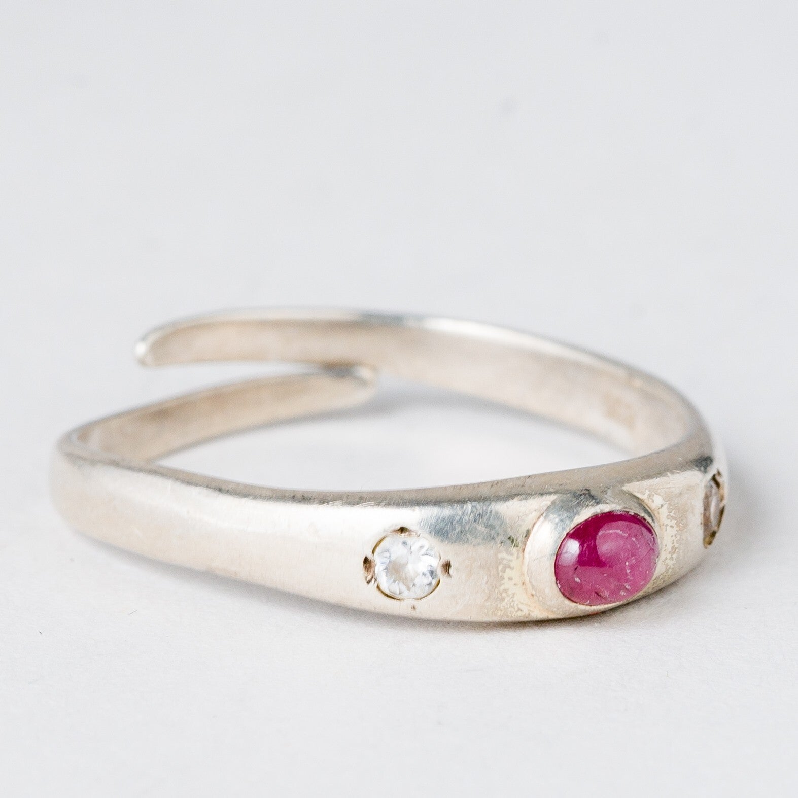 Silber Ring 835 Roter Stein Größe flexibel ca. 60 2,74 g1