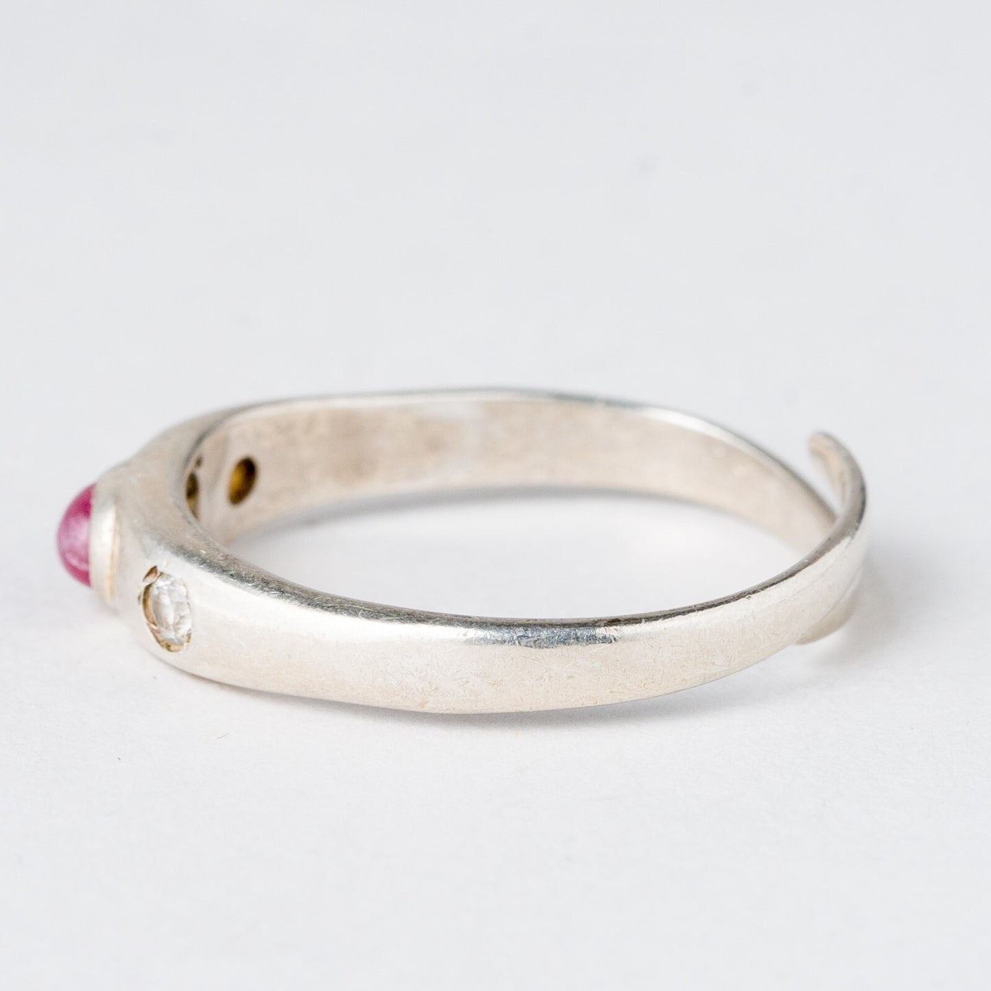 Silber Ring 835 Roter Stein Größe flexibel ca. 60 2,74 g4
