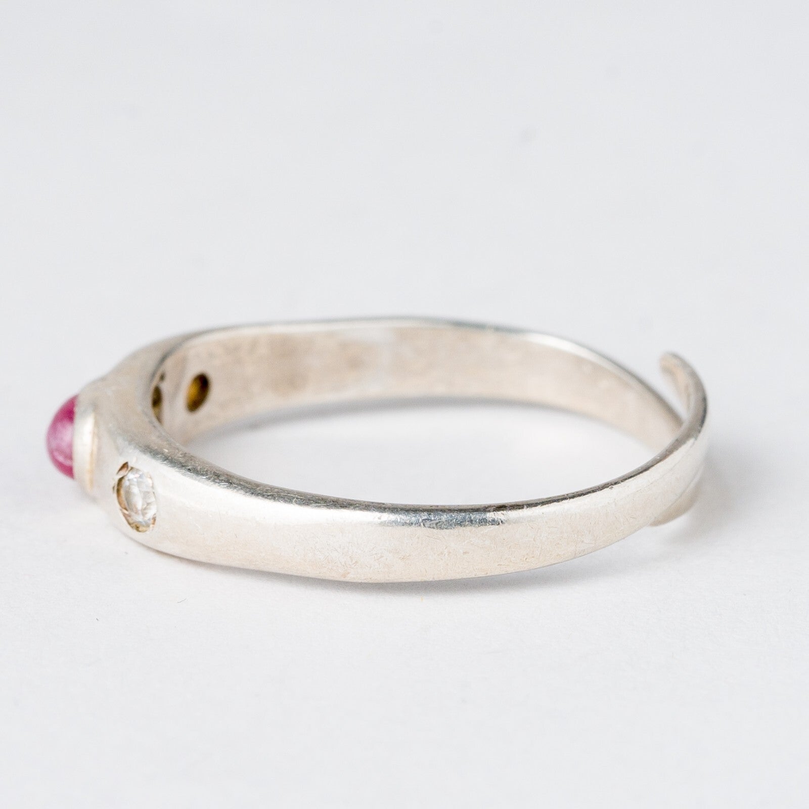 Silber Ring 835 Roter Stein Größe flexibel ca. 60 2,74 g4