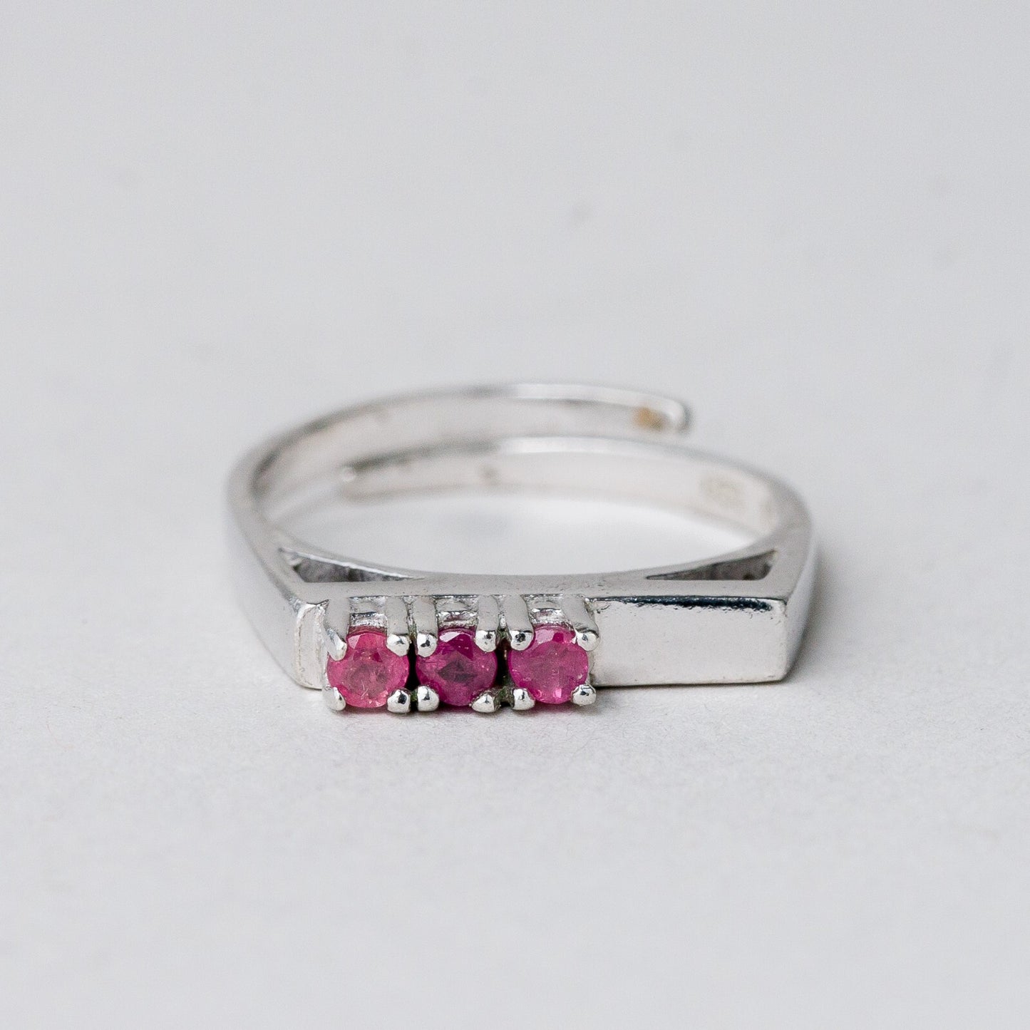 Silber Ring 835 Purpurne Stein Größe flexibel ca. 52 2,75 g4