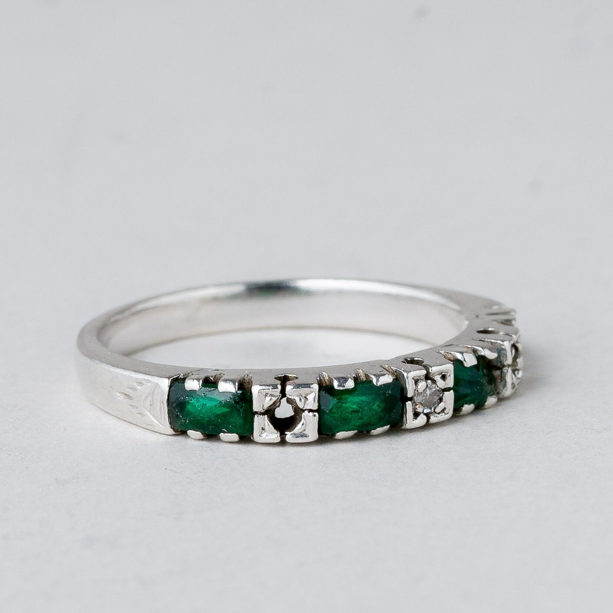 Silber Ring Grüne Steine Größe 50 (15,9 mm Ø) 1,73 g1