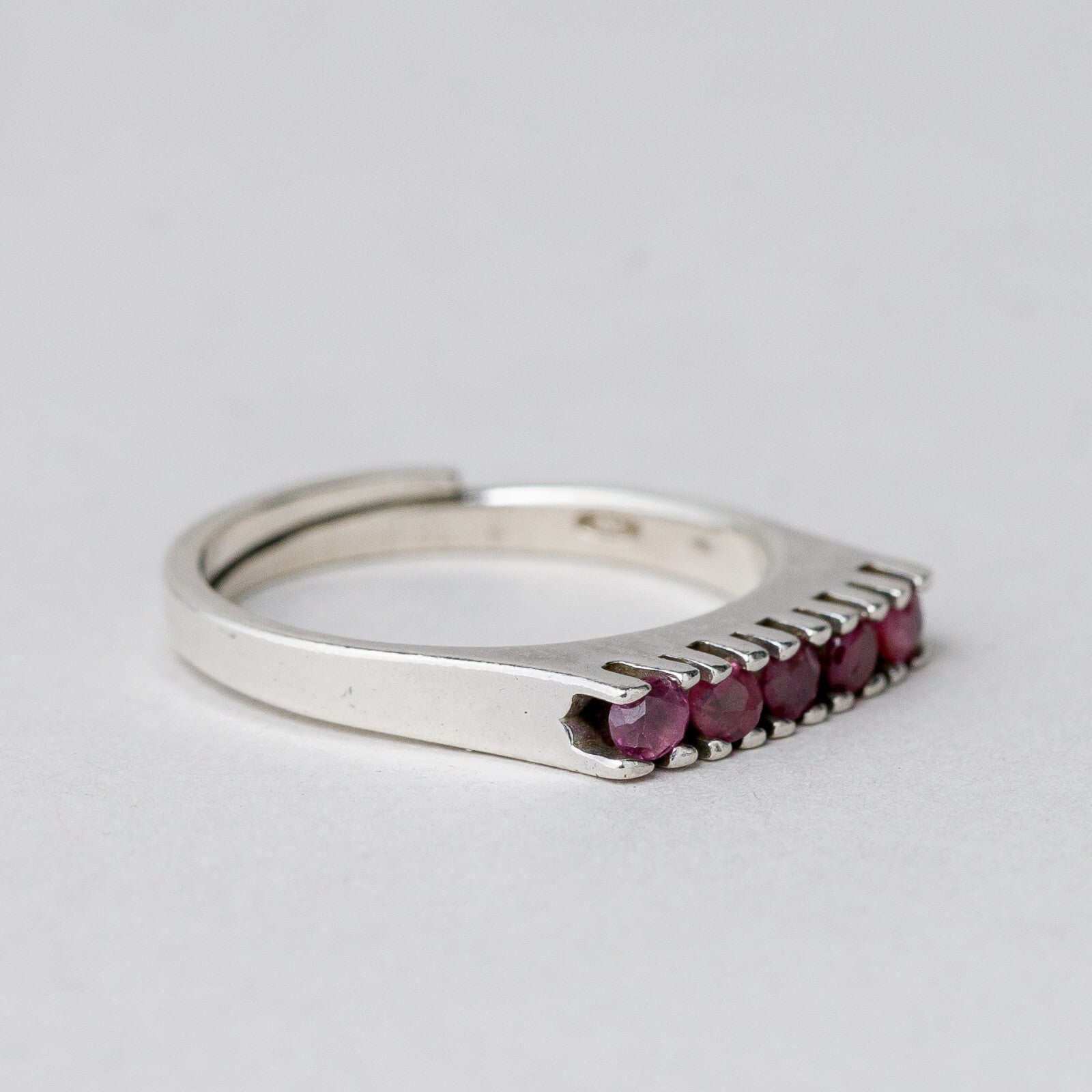 Silber Ring 835 Purpurne Stein Größe flexibel ca. 53 2,45 g4